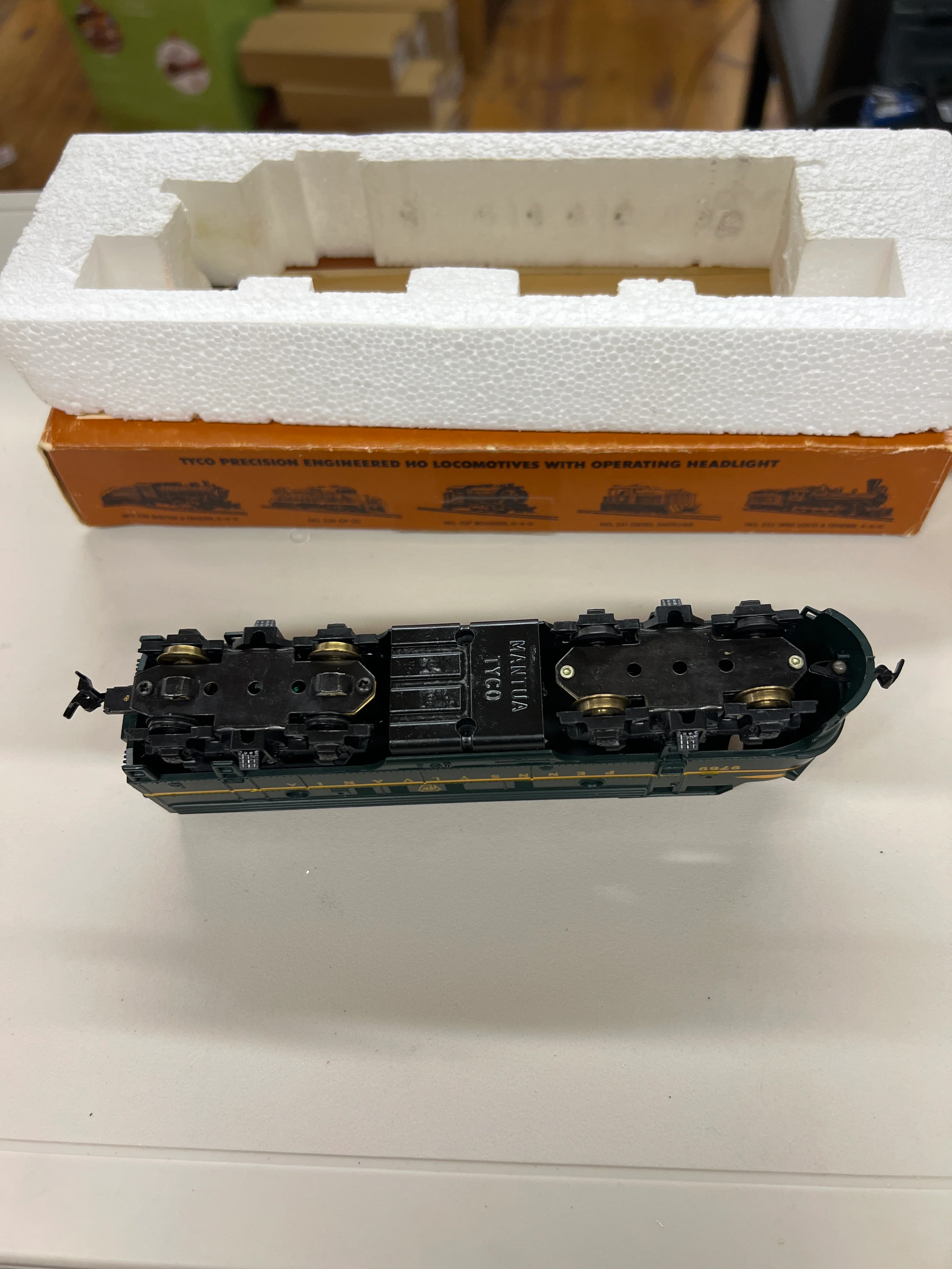 HO Scale Bargain Engine 35: Tyco PRR Diesel Green 9769 Used VG - Image 6