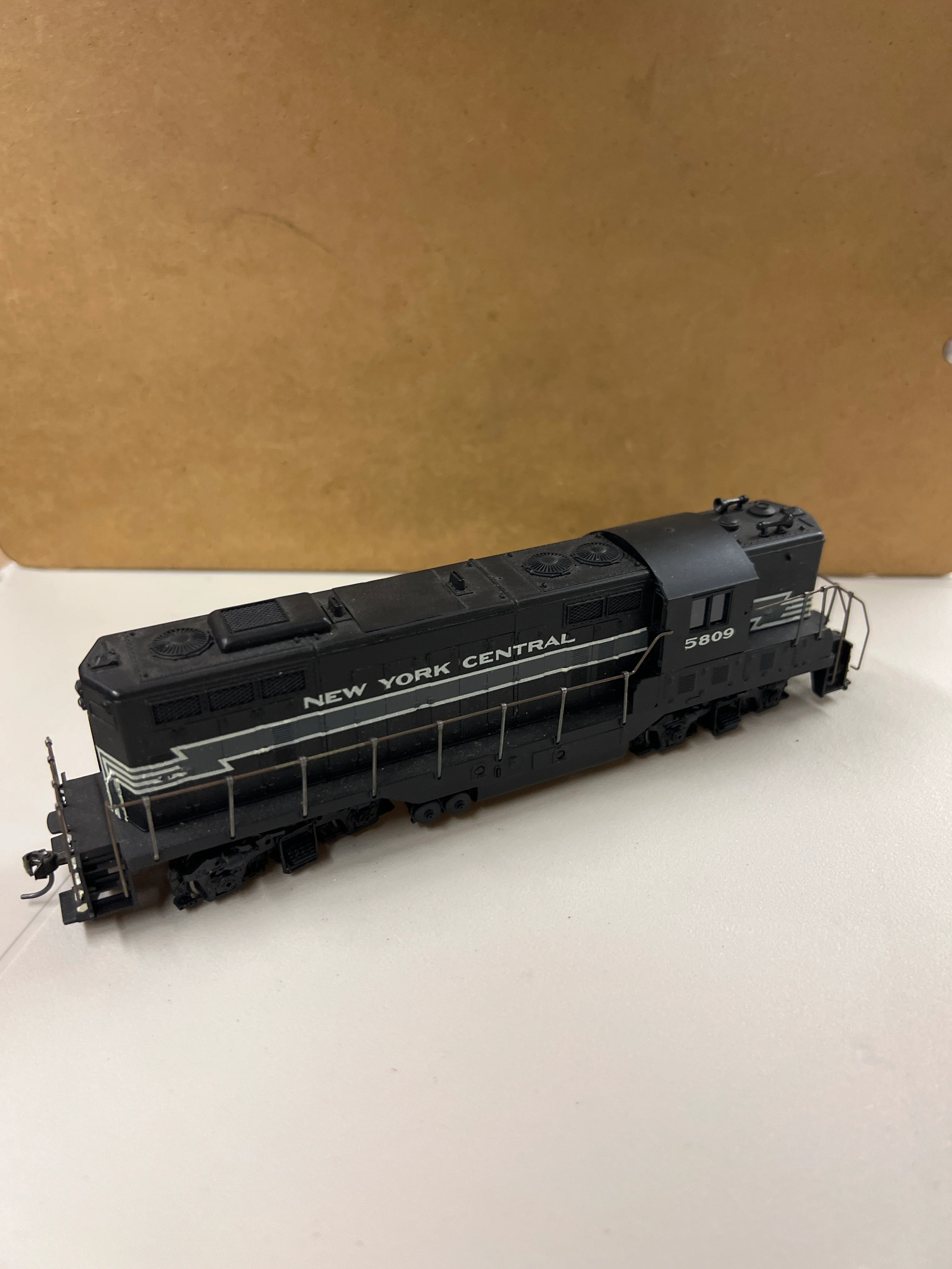 HO Scale Bargain Engine 53 New York Central Diesel Engine Used VG - Image 3