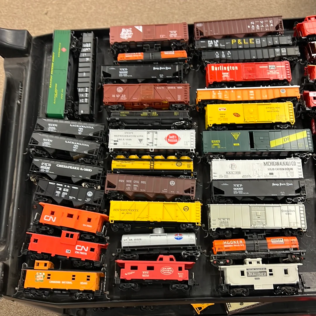 HO Scale Bargain Pack Eastern/ Midwestern Freight Cars-- 3 to 4 Random Freight Cars Most with Kadee Couplers - Image 5