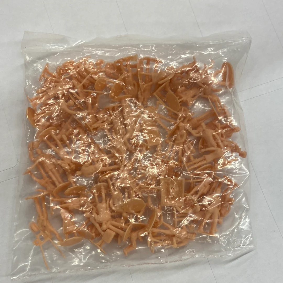 HO SCALE figure pack unpainted as-is