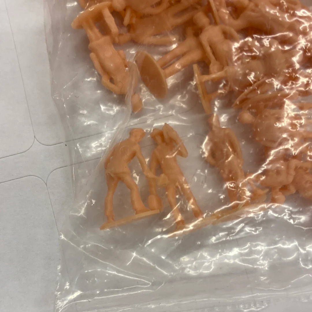 HO SCALE figure pack unpainted as-is - Image 2
