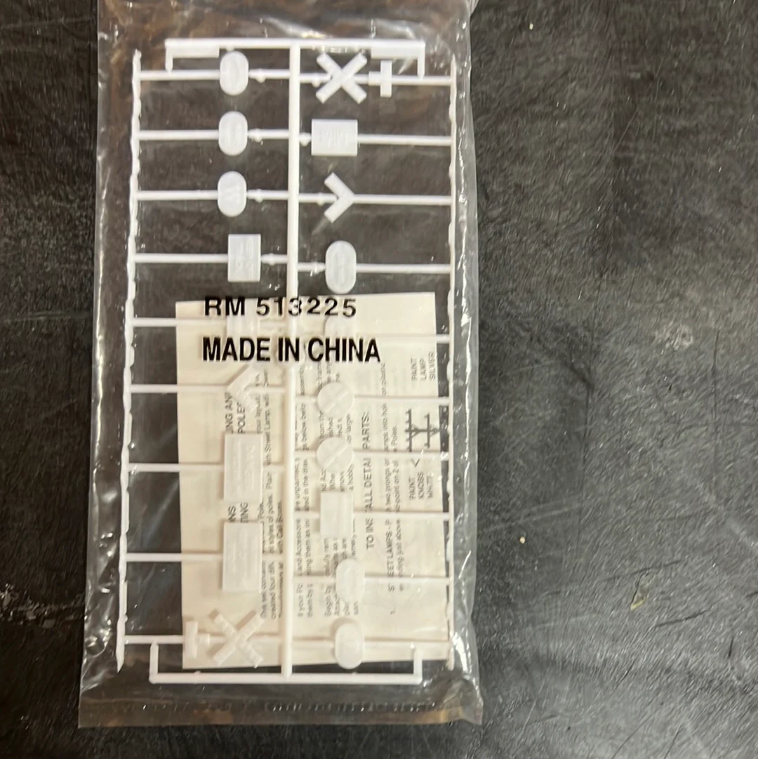 HO SCALE signage and telephone pole pack - Image 2