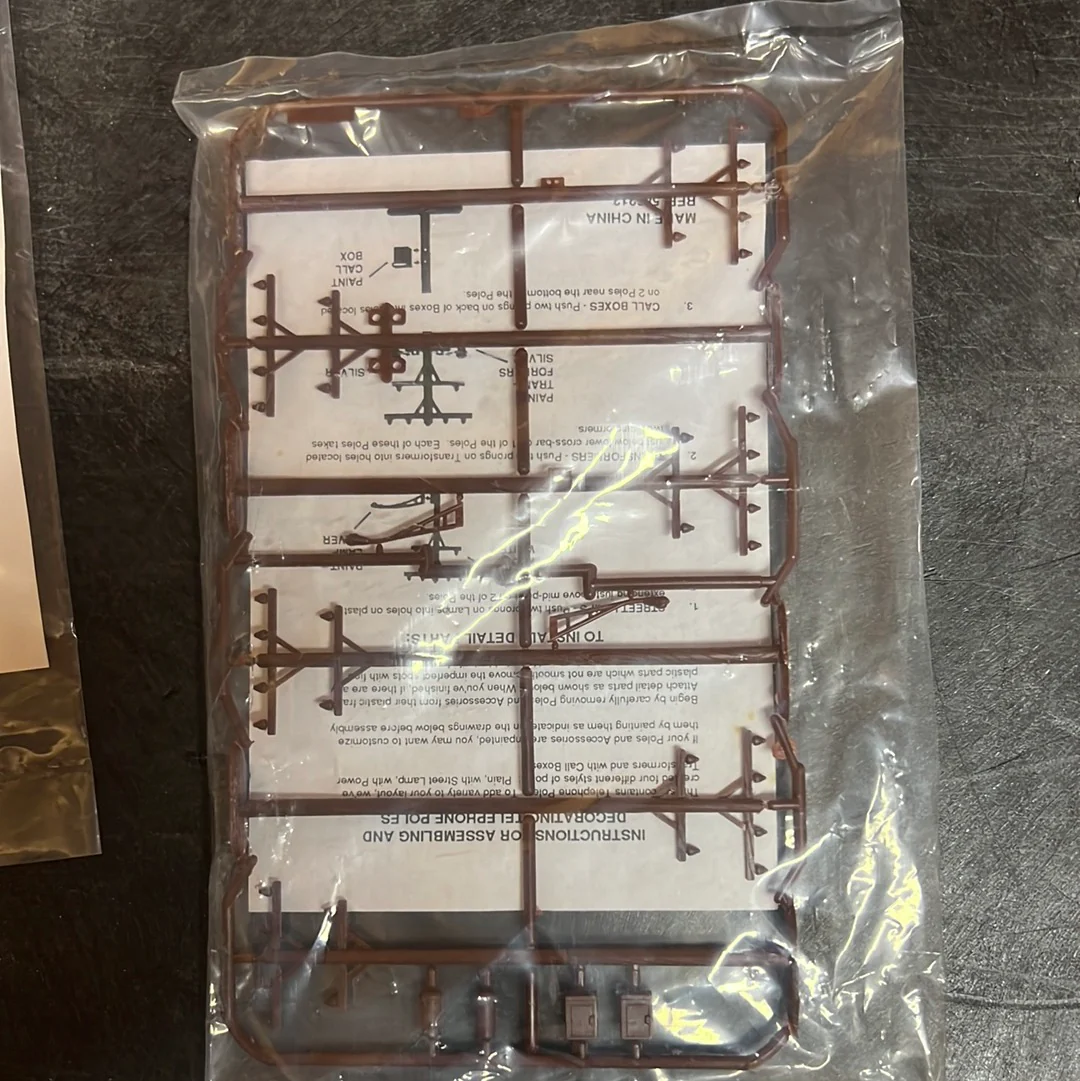 HO SCALE signage and telephone pole pack - Image 4