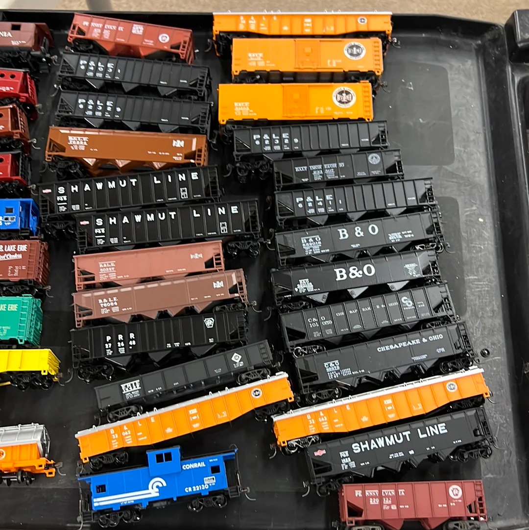 HO Scale Bargain Pack Western PA Freight Cars-- 3 to 4 Random Freight Cars with Kadee Couplers - Image 2