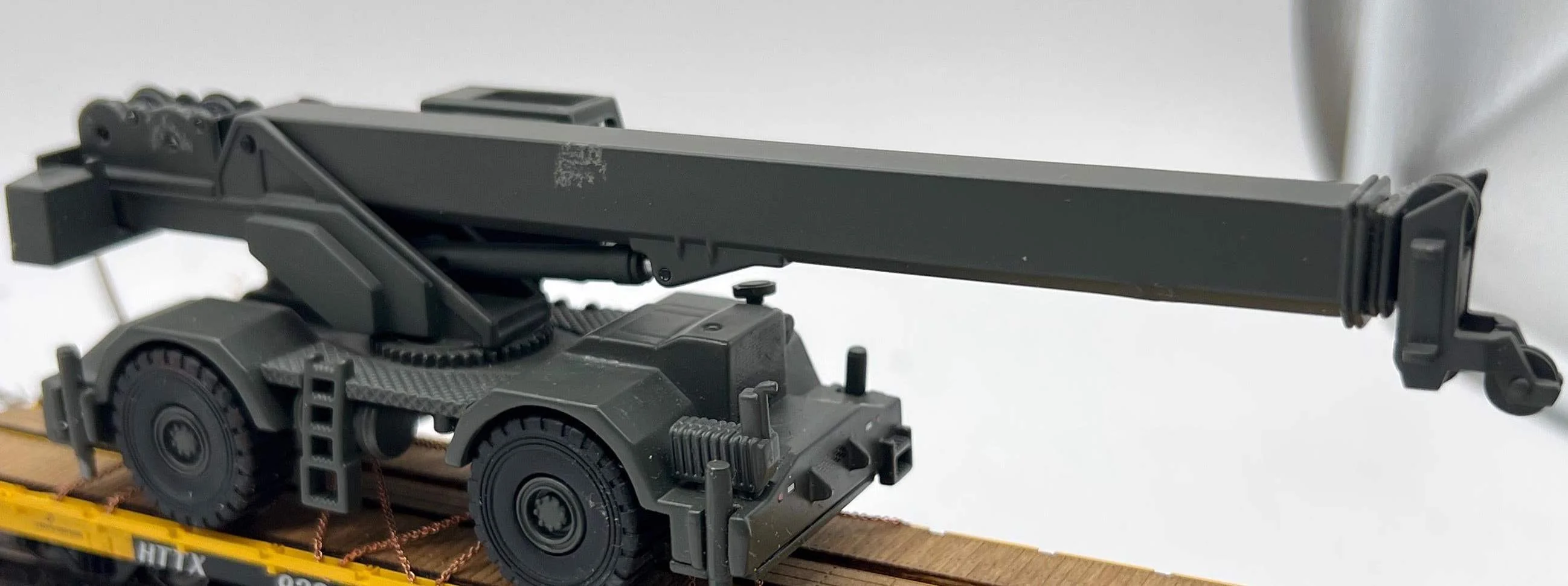 HTX 93366 Flatcar with Chained Down Military Crane HO SCALE Used Excellent No Box - Image 4