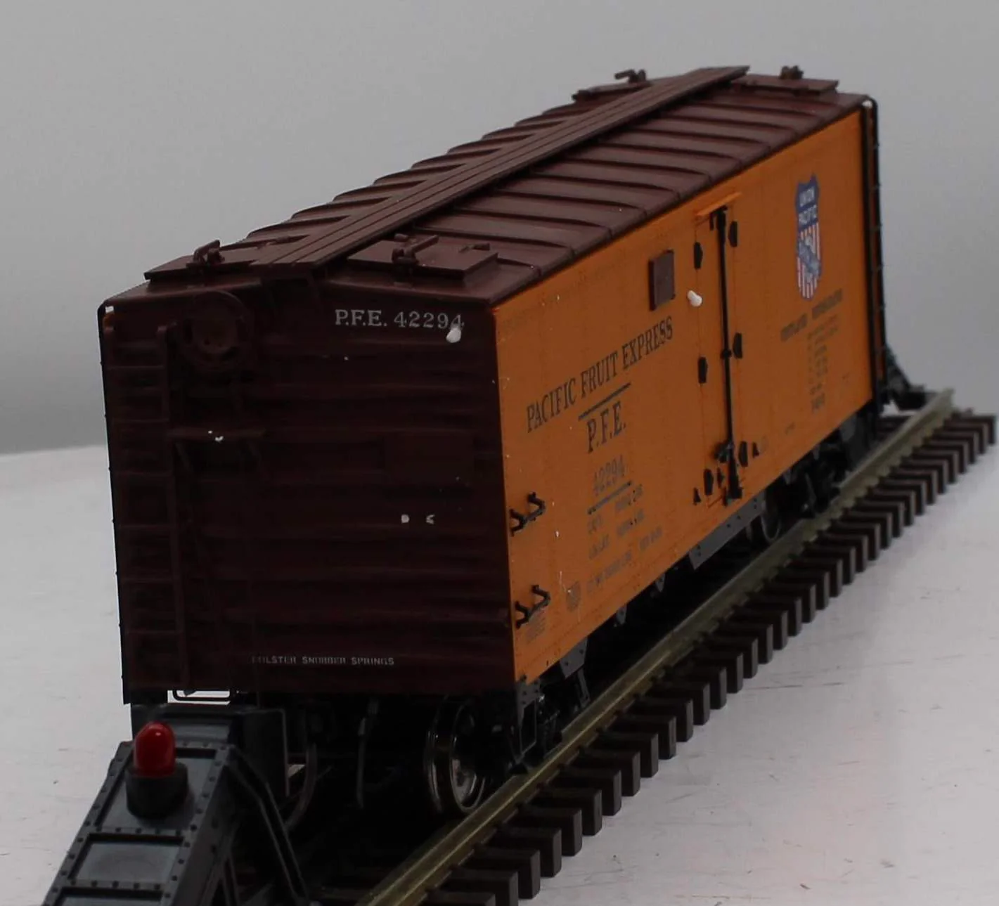 Inter Mountain Railway Co. 25301S-36 Steelsided Ice Bunker Ventiloated Reefer Scale O SCALE Like New - Image 2