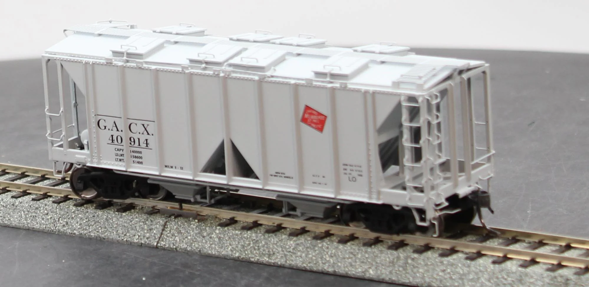 InterMountain 48611-03 GACX 1958 Cu Ft 2-Bay Hopper #40914 H HO SCALE Like New - Image 4