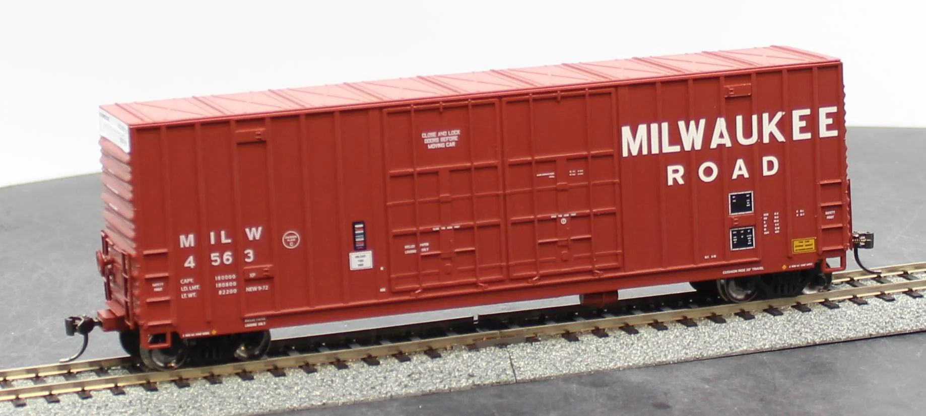 InterMountain Railway Company 4133002-04 Gunderson 50' High Cube double door box car with flat roof HO SCALE NEW - Image 6