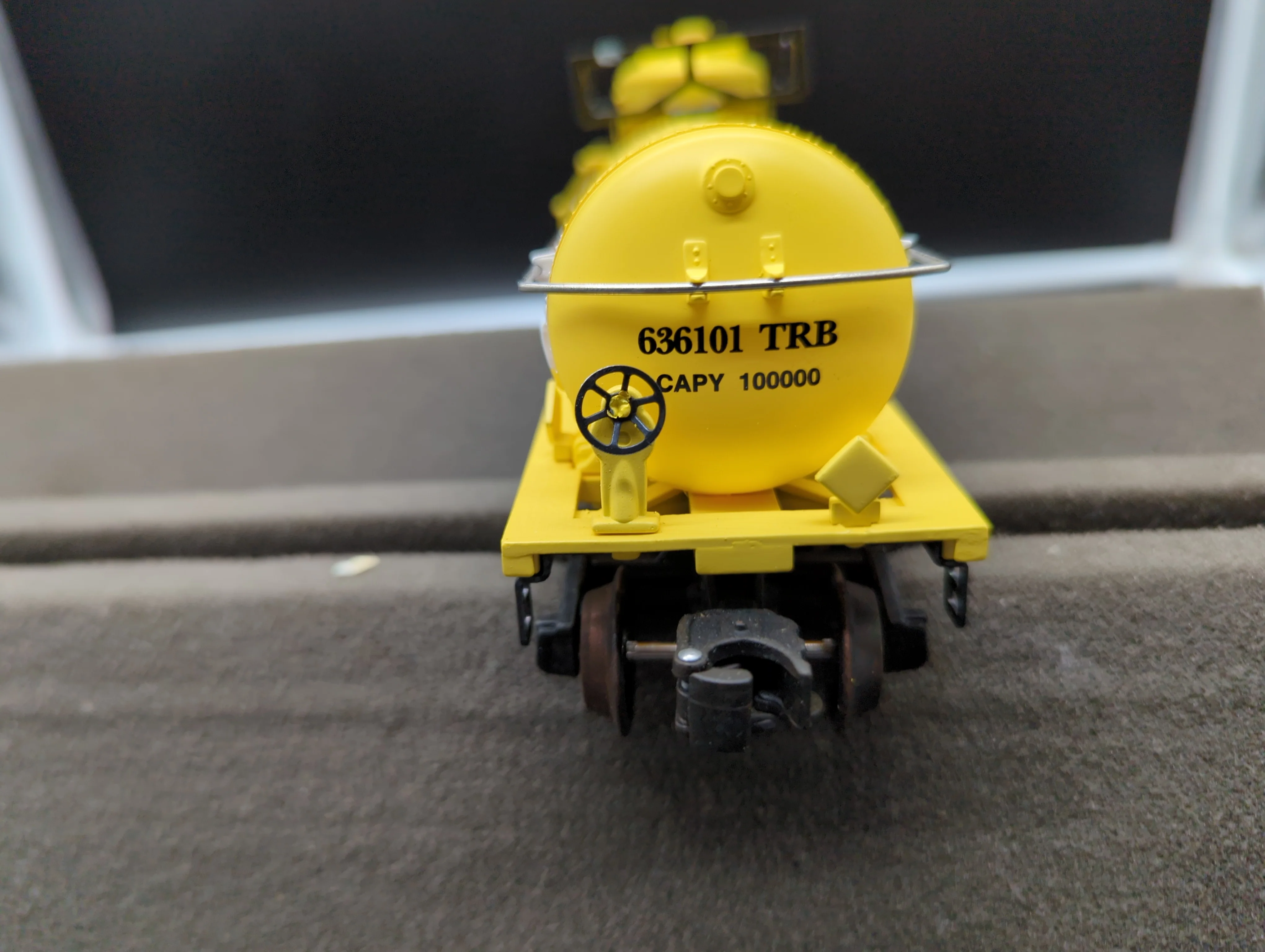 K-Line K-636101  Timken Classis Tank Car#1 Die Cast Chassis " Roller Freight TRB O SCALE Like New - Image 3