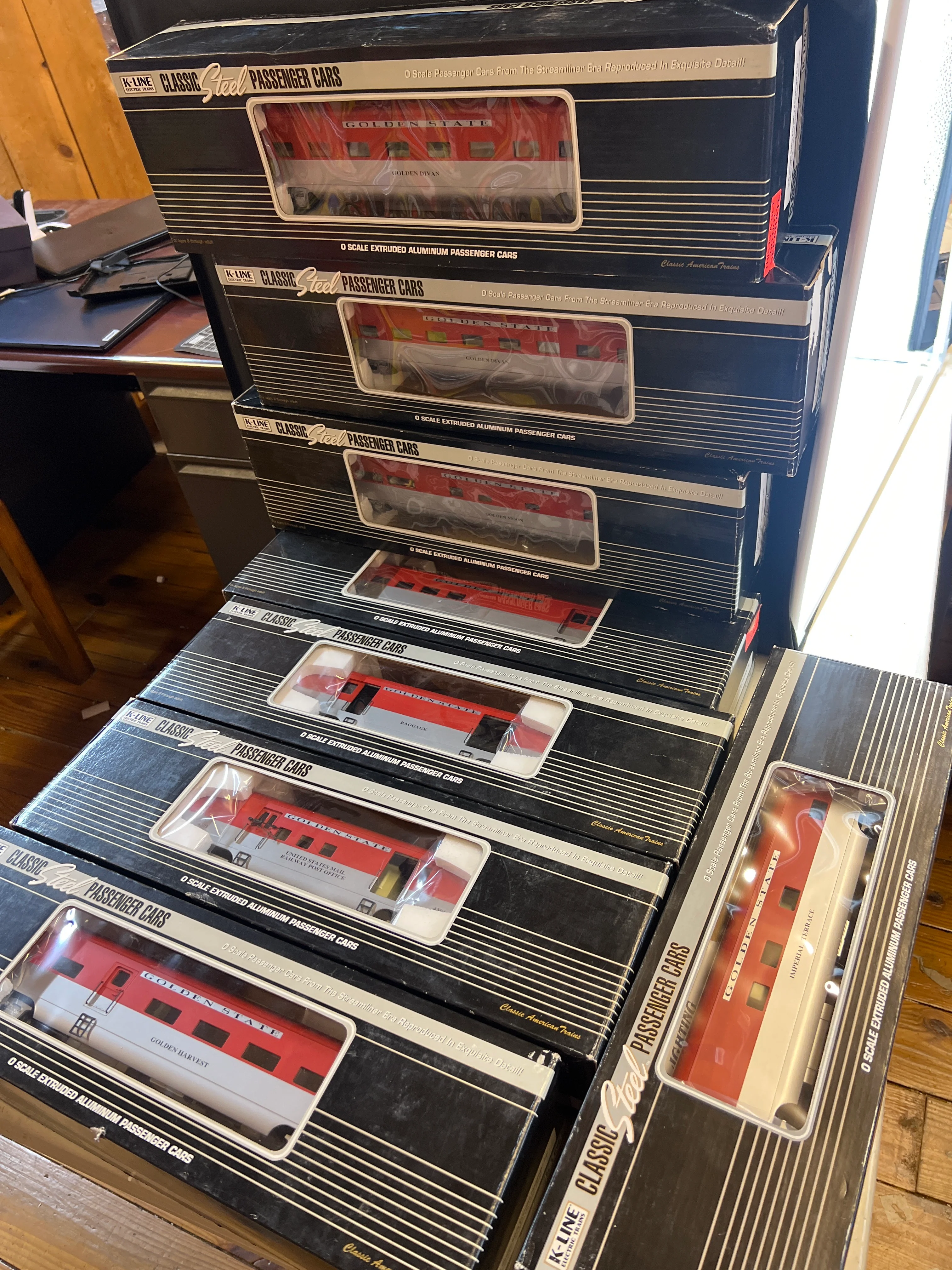 K-Line k4632-5065, k4632-0427, k4632-6015, k4632-0479, k4632-3368, k4632-2984IC, k4632-4301, k4632-0479 KCC Golden State Extruded passenger car set  (Set of 8, 1 car is a duplicate) O Scale NEW