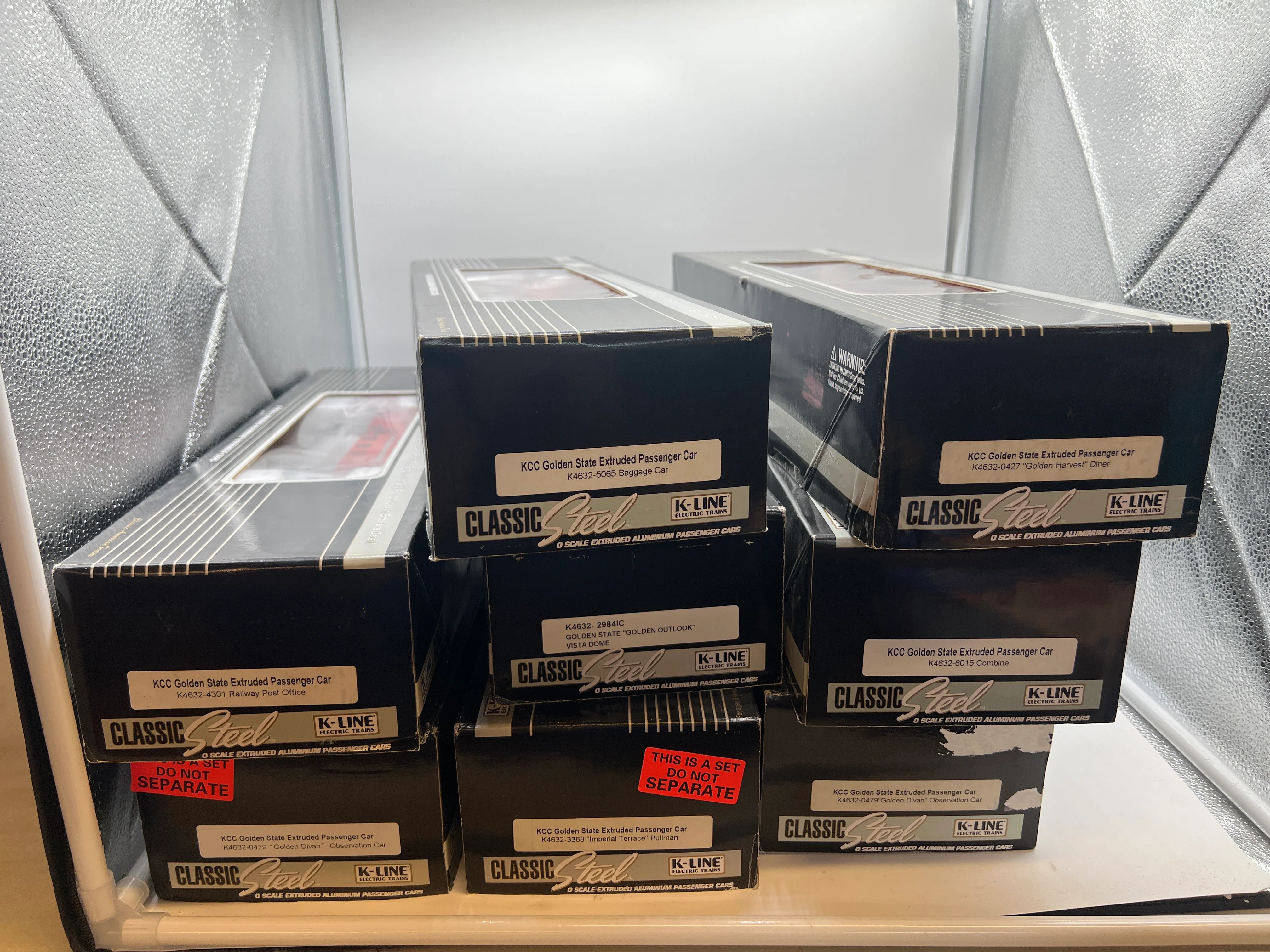 K-Line k4632-5065, k4632-0427, k4632-6015, k4632-0479, k4632-3368, k4632-2984IC, k4632-4301, k4632-0479 KCC Golden State Extruded passenger car set  (Set of 8, 1 car is a duplicate) O Scale NEW - Image 2