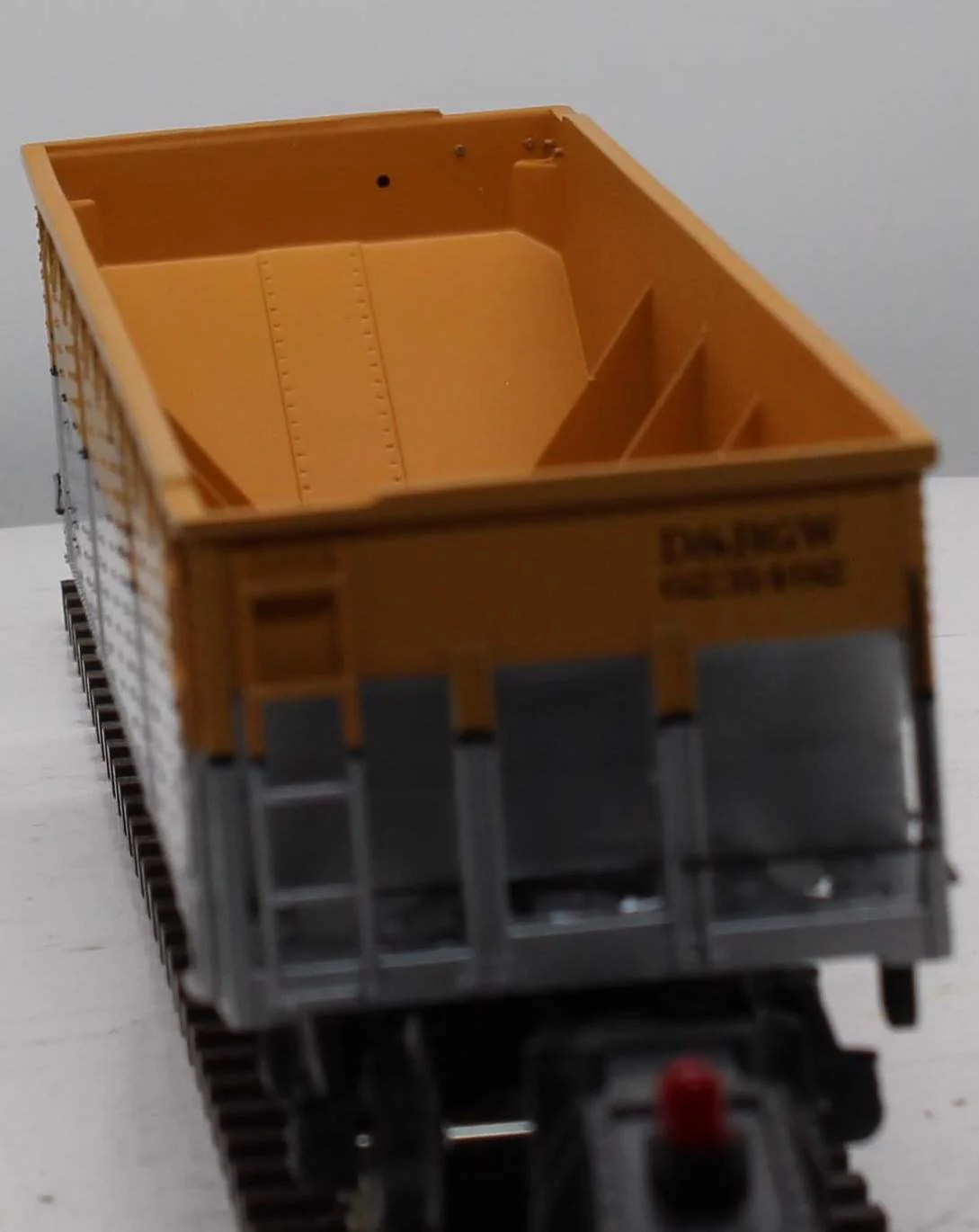 K-Line K623-1492 D&RGW classic 4 Bay Hopper O SCALE Like New - Image 4