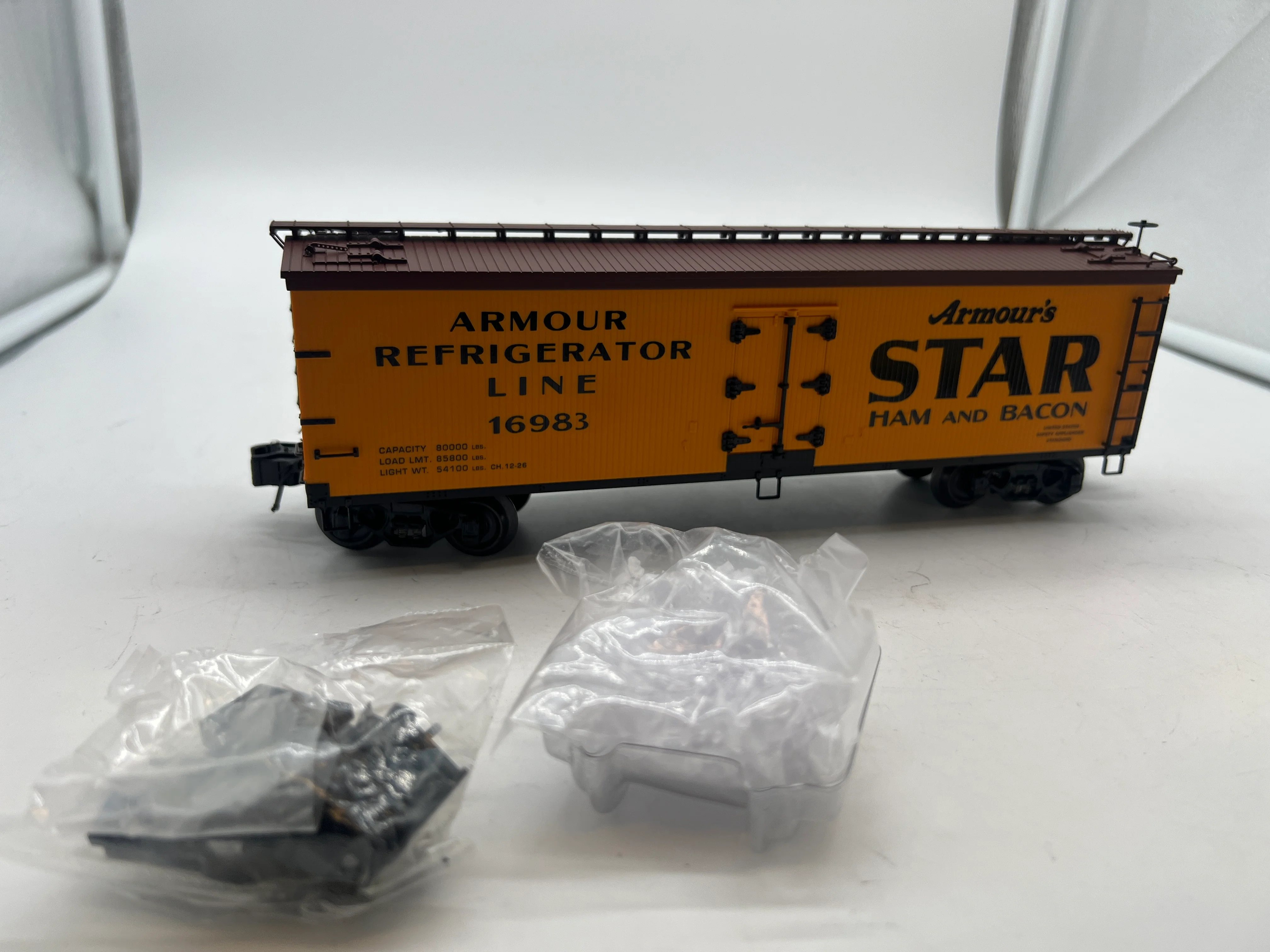 K-Line k742-80353 Armour Star 16983 Wood-Sided Reefer Car O SCALE Like New - Image 2