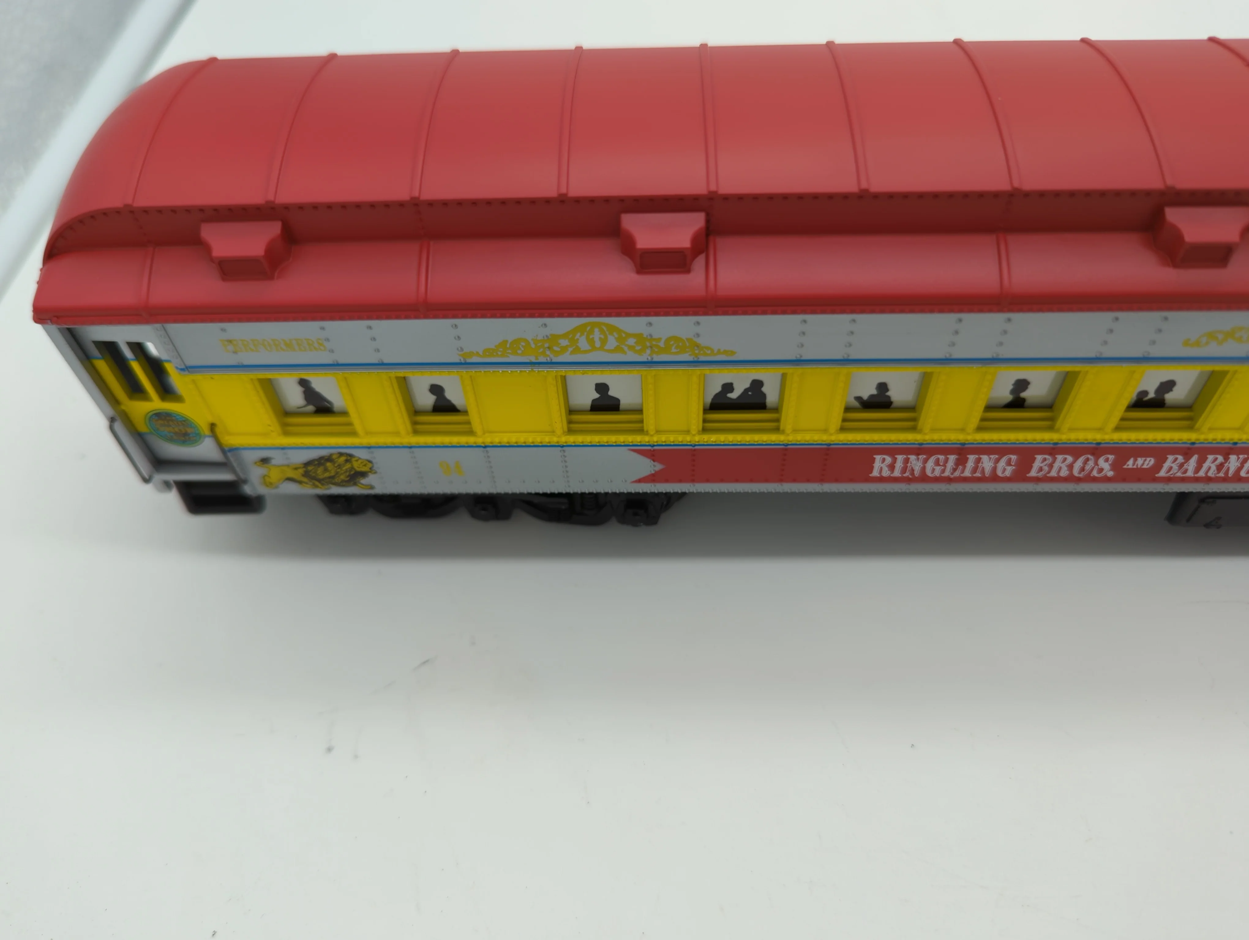 K-line K83-0094 Ringling Bros and Barnum and Bailey Circus performers coach #94  Heavy Weight 18" passenger car O SCALE Used Excellent - Image 3