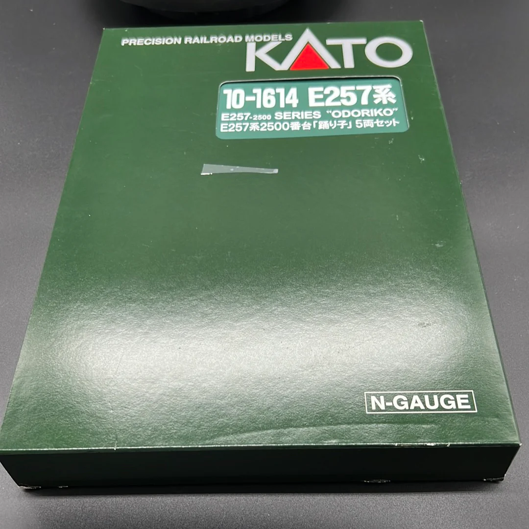 Kato 10-1614 E257-2500 series Odoriko 5 Car Set N SCALE - Image 4