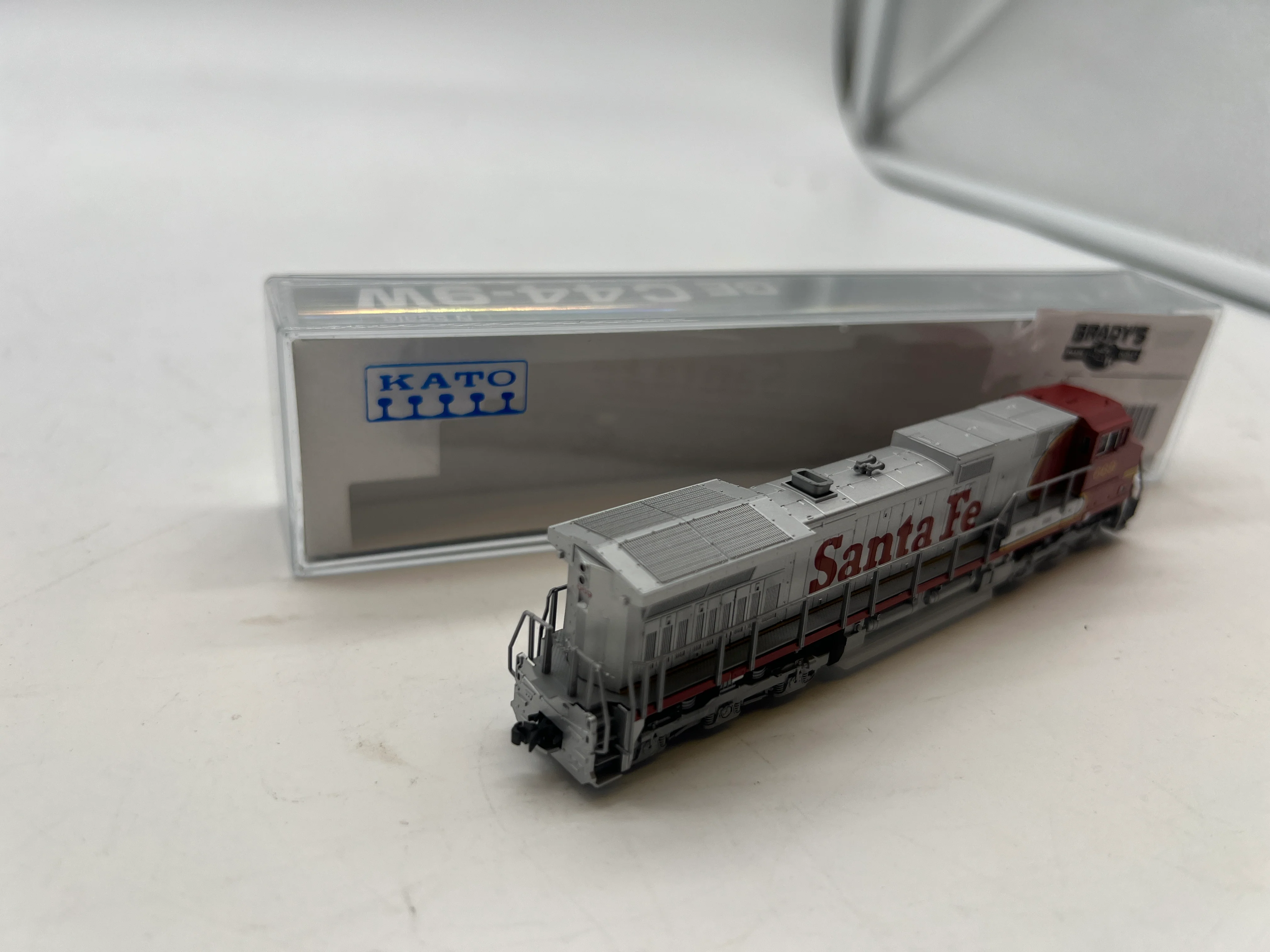 Kato 176-3507 Santa FE ATSF C44-9w 669 diesel locomotive N Scale Like New - Image 2