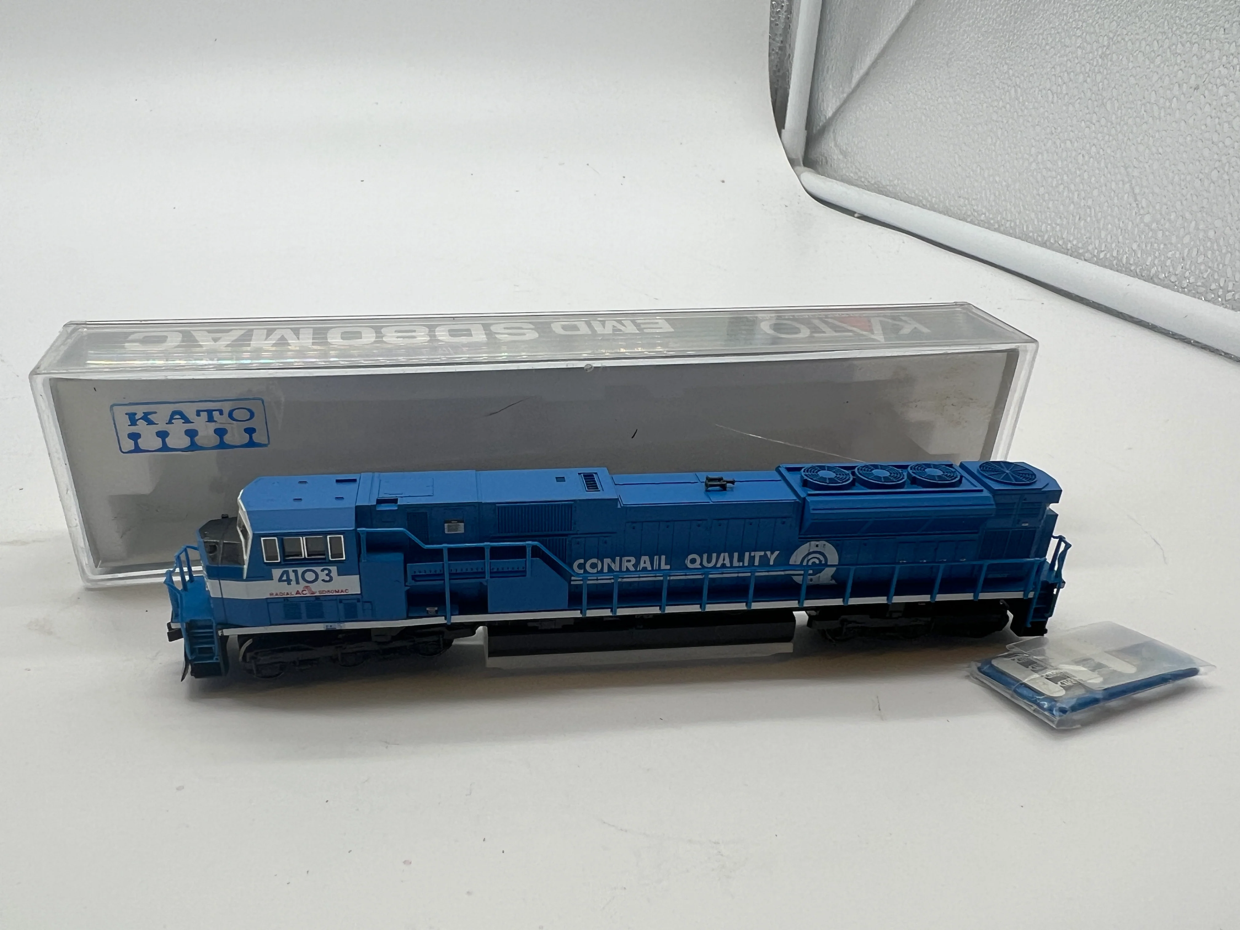 Kato 176-5501 Conrail SD80 diesel Locomotive Analog/DC Scale N SCALE Like New - Image 2