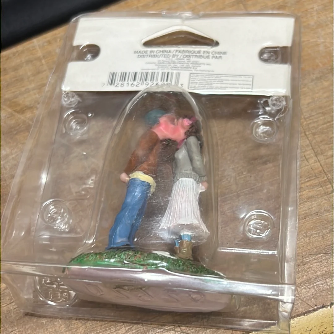 Lemax 92620 Mistletoe Magic FIgurine - Image 3