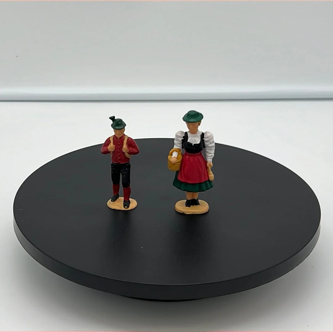 LGB Figure Pack Alpine Couple B (2) G SCALE USED