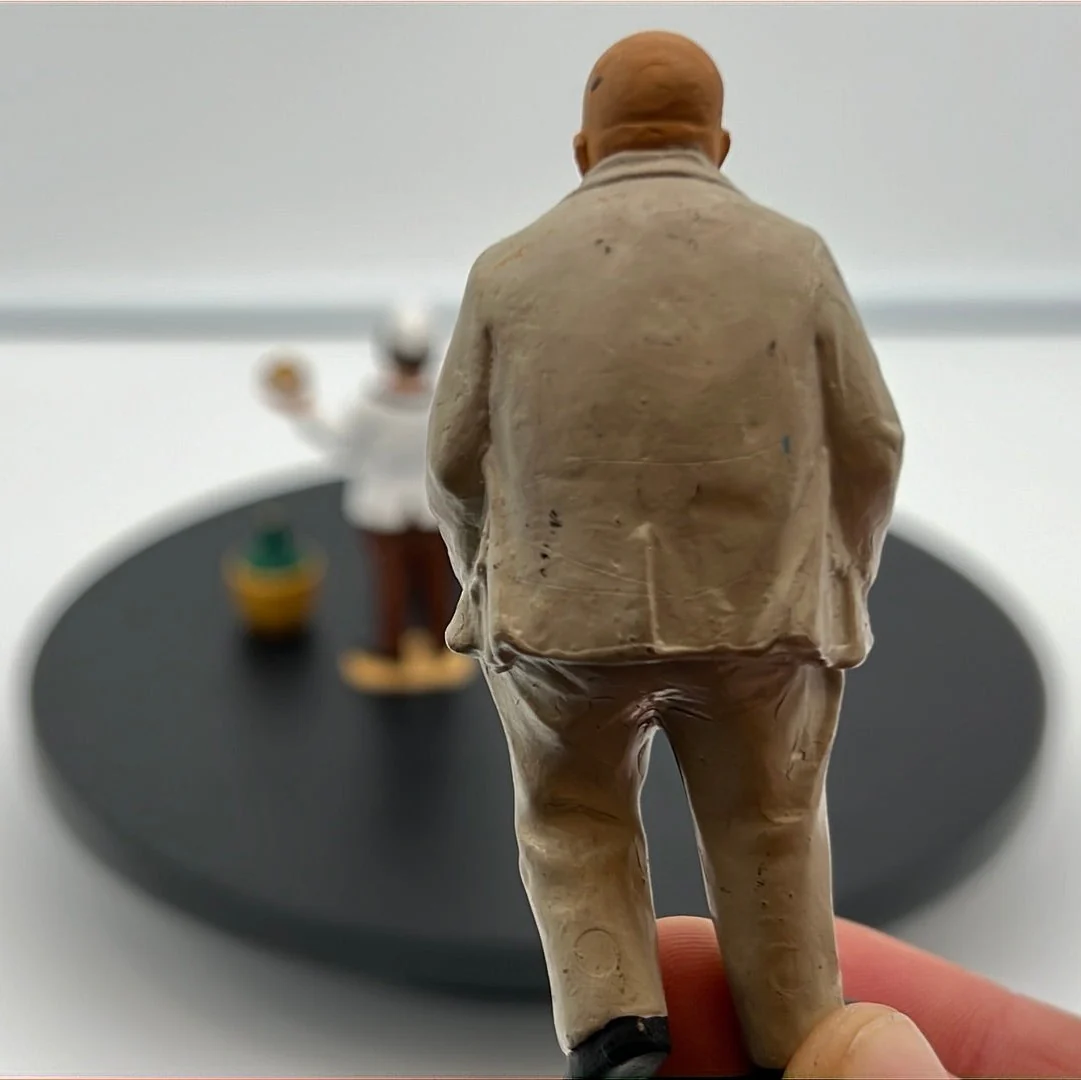 LGB Figure Pack Hot Dog Vendor (2) G SCALE USED - Image 7