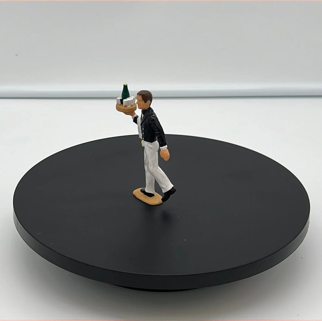 LGB Figure Pack Server B (1) G SCALE USED - Image 2
