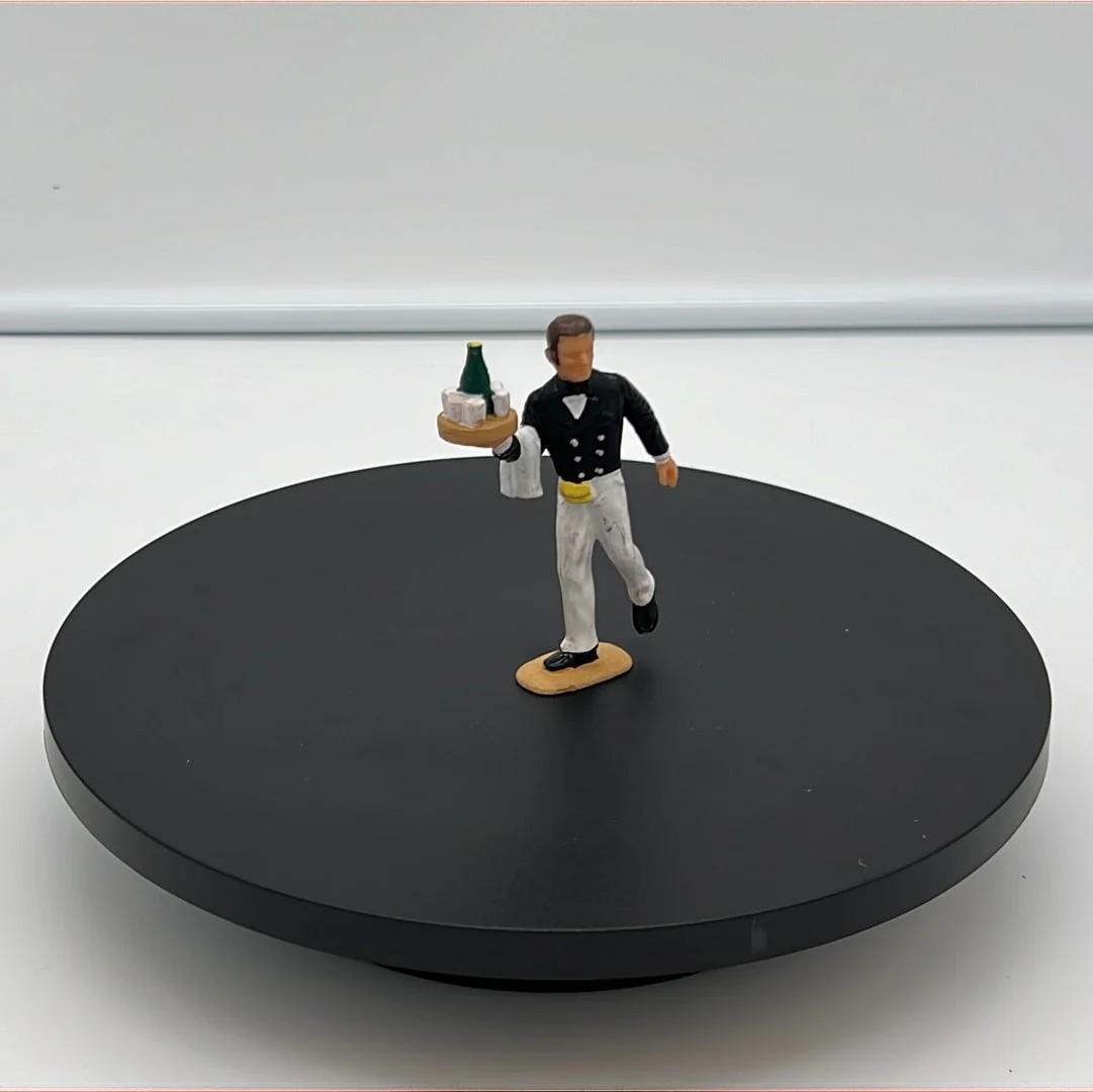LGB Figure Pack Server B (1) G SCALE USED - Image 5
