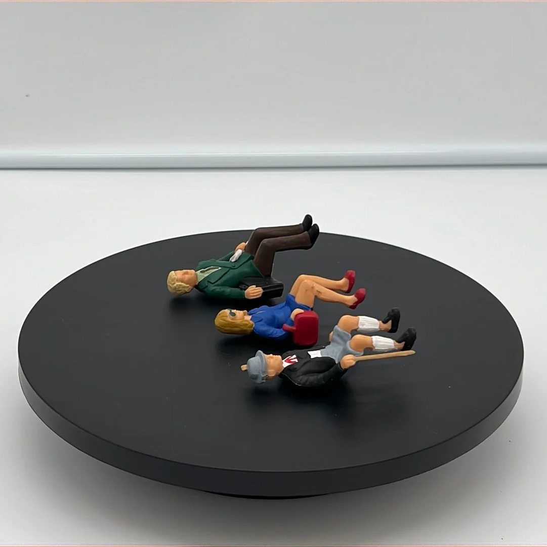 LGB Figure Pack Three Sitting People Pack A (3) G SCALE USED - Image 4
