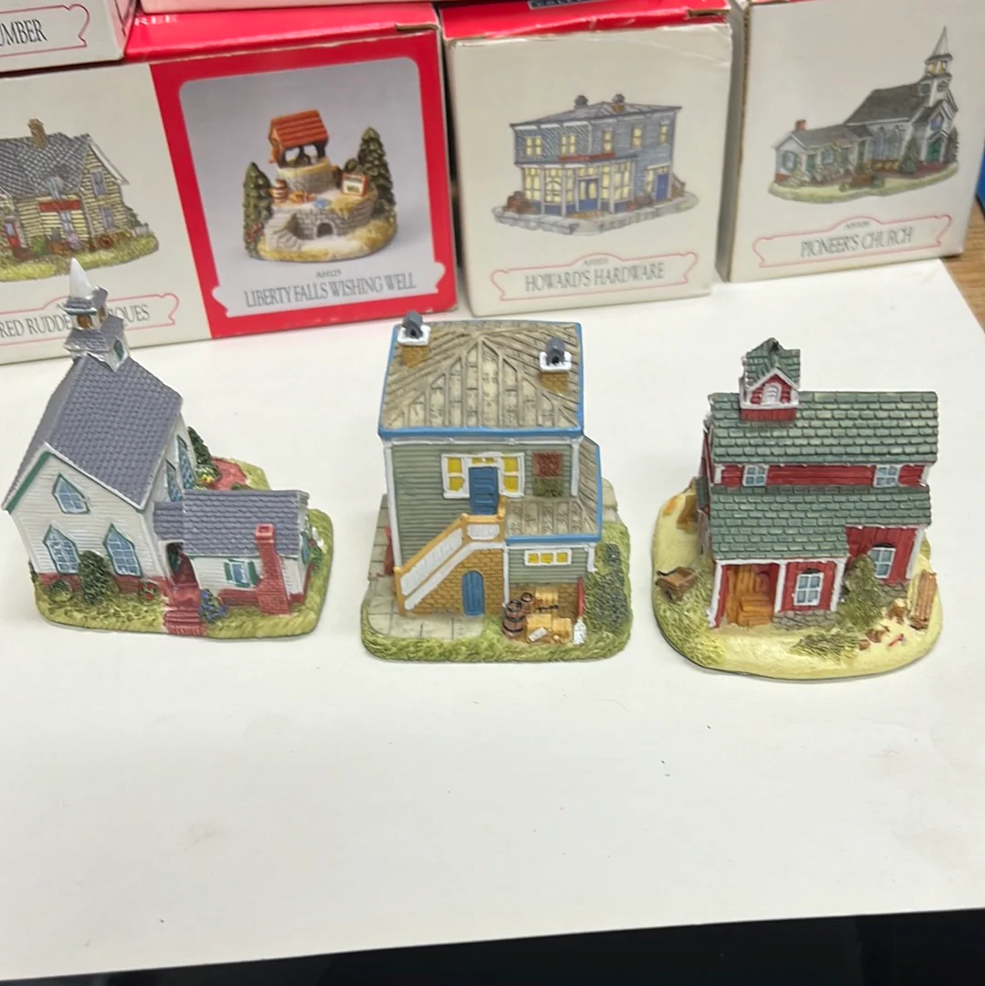 Liberty Falls lot of 6 Buildings and 3 accessory packs AS IS - Image 17