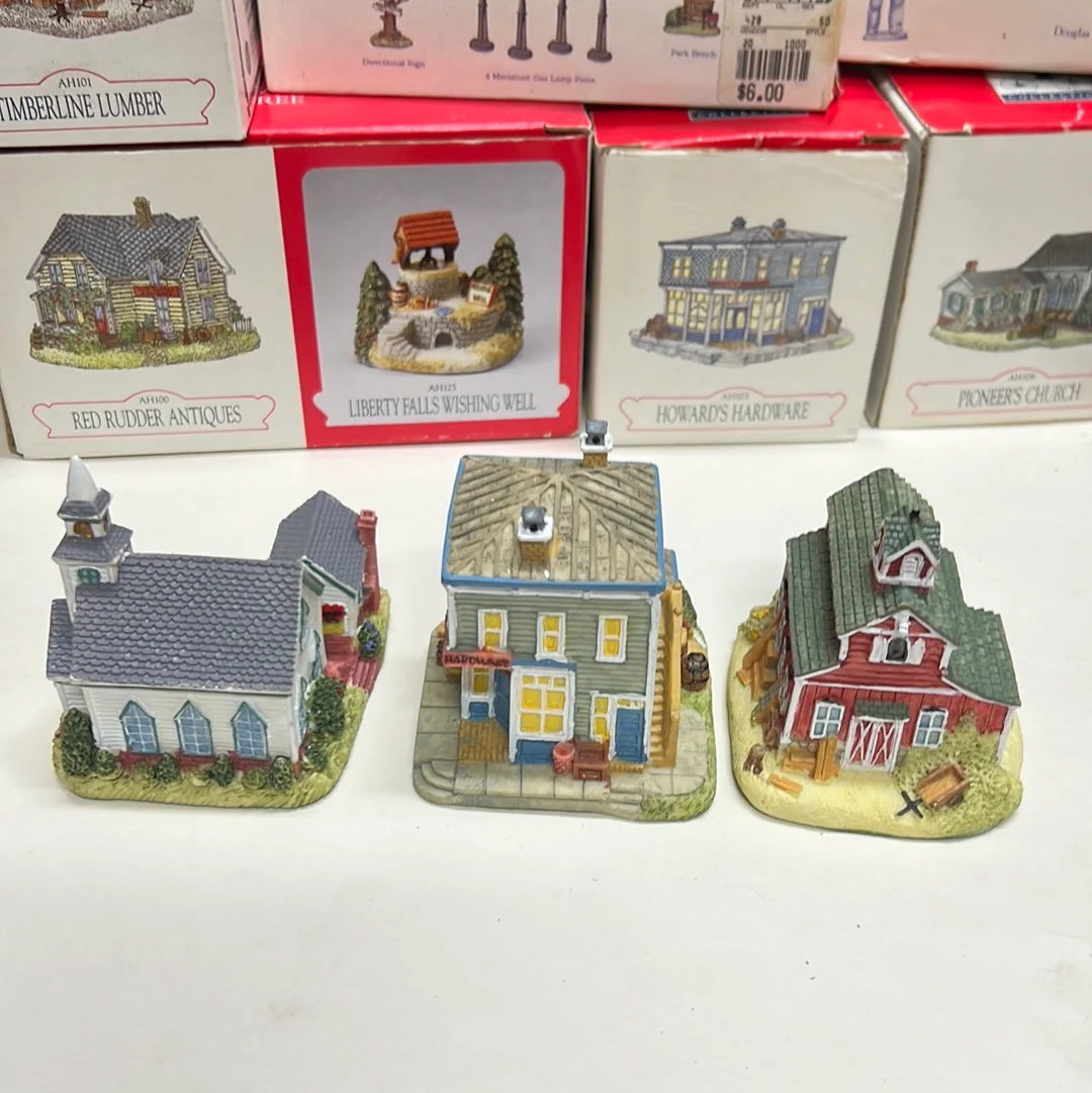 Liberty Falls lot of 6 Buildings and 3 accessory packs AS IS - Image 18