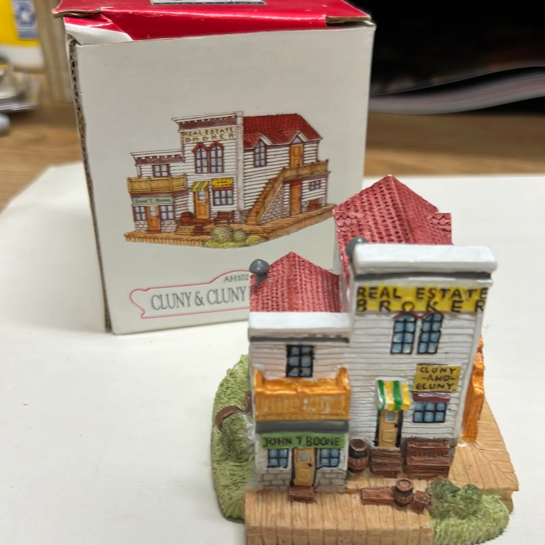Liberty Falls lot of 6 Buildings and 3 accessory packs AS IS - Image 19