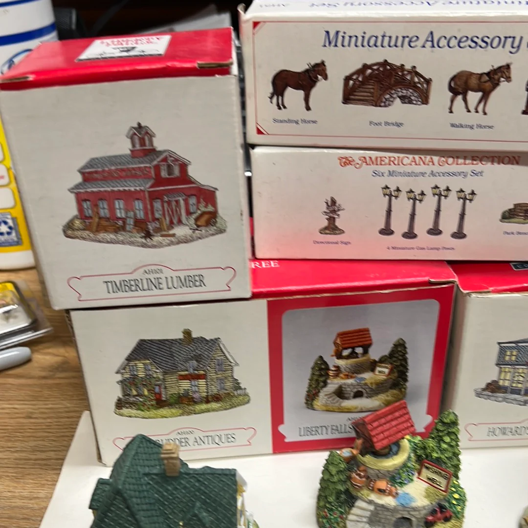 Liberty Falls lot of 6 Buildings and 3 accessory packs AS IS - Image 5
