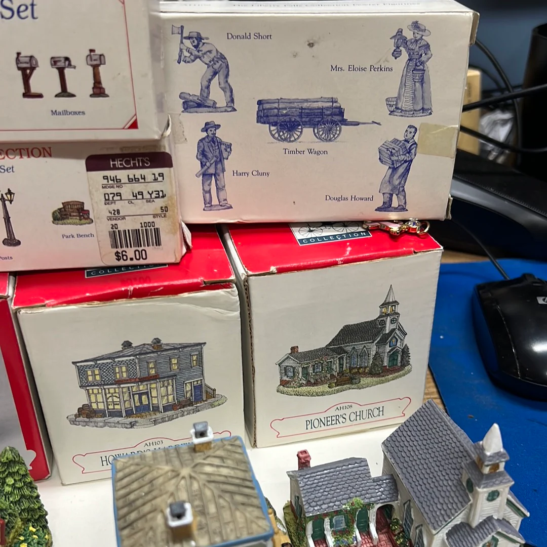 Liberty Falls lot of 6 Buildings and 3 accessory packs AS IS - Image 7