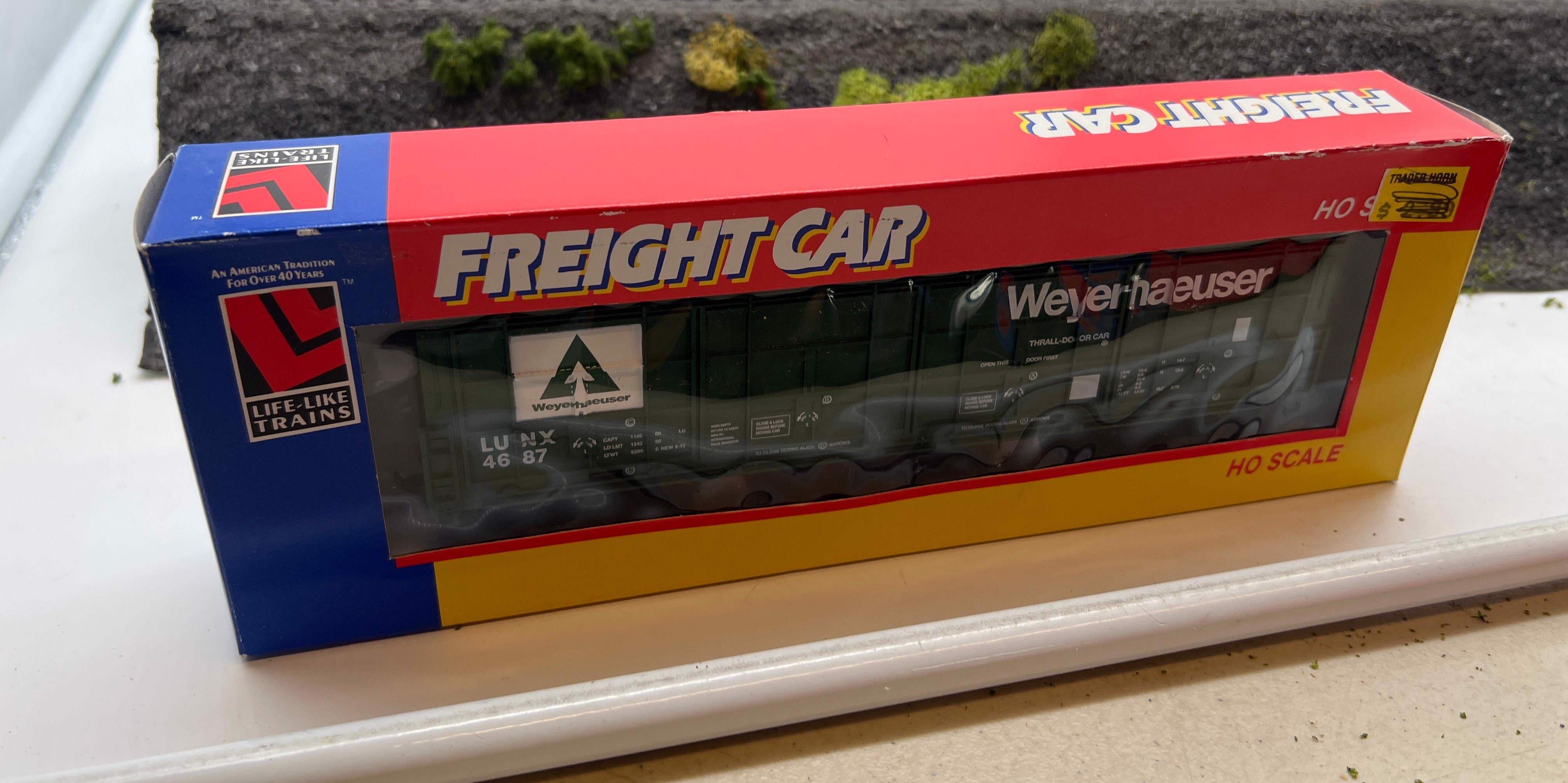 Life Like 8493 WEYERHAEUSER 60' Thrall Door Box Car Mainline HO Scale Like New - Image 3