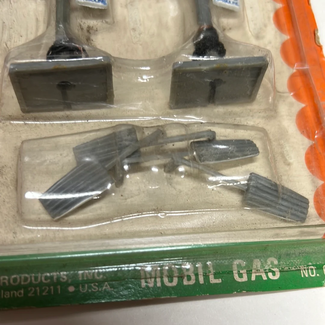 LifeLike 1202 Mobil Gas lighted signs SEALED HO SCALE - Image 3