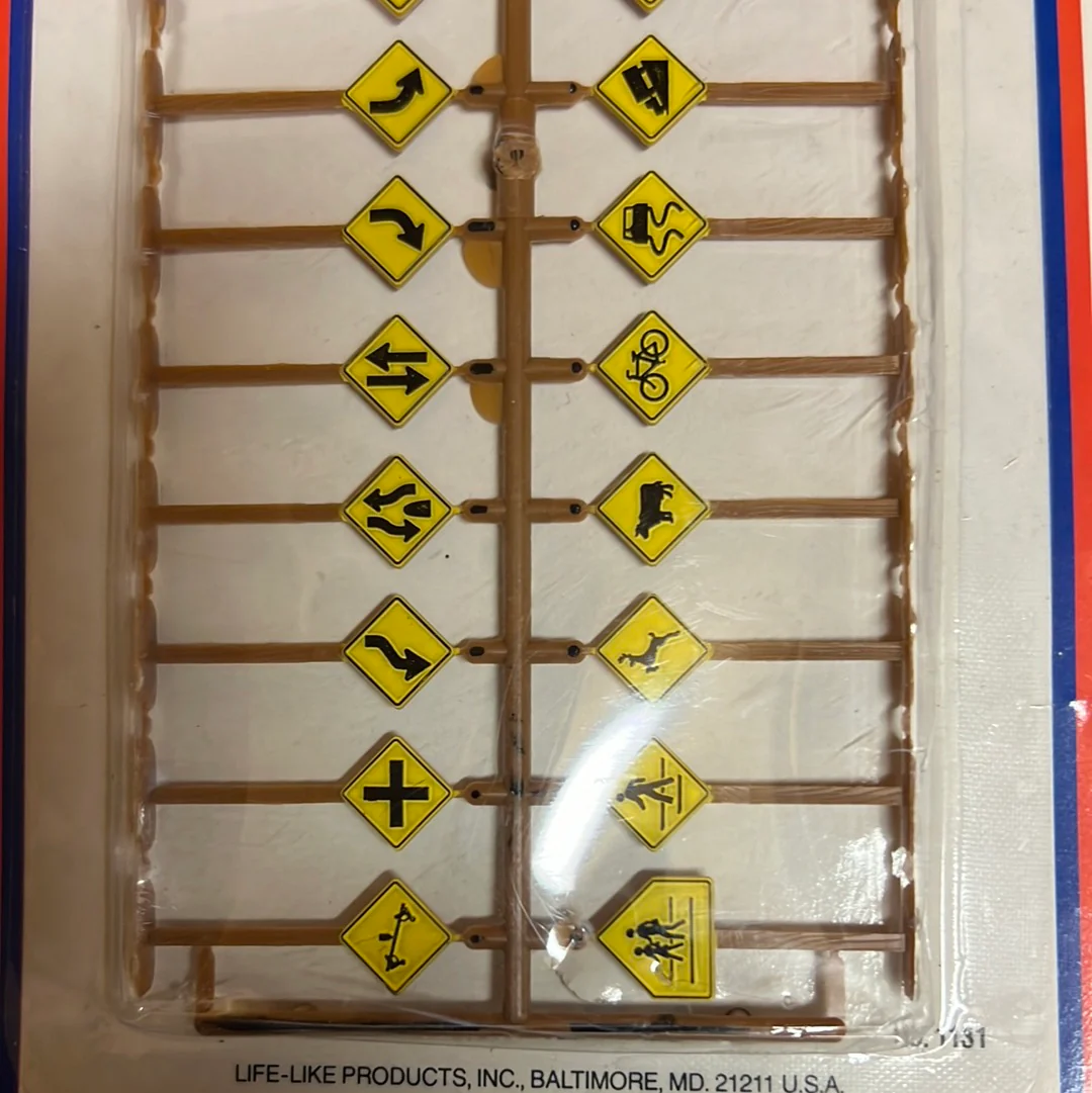 Lifelike 1131 HO Scenics sign pack HO SCALE - Image 3