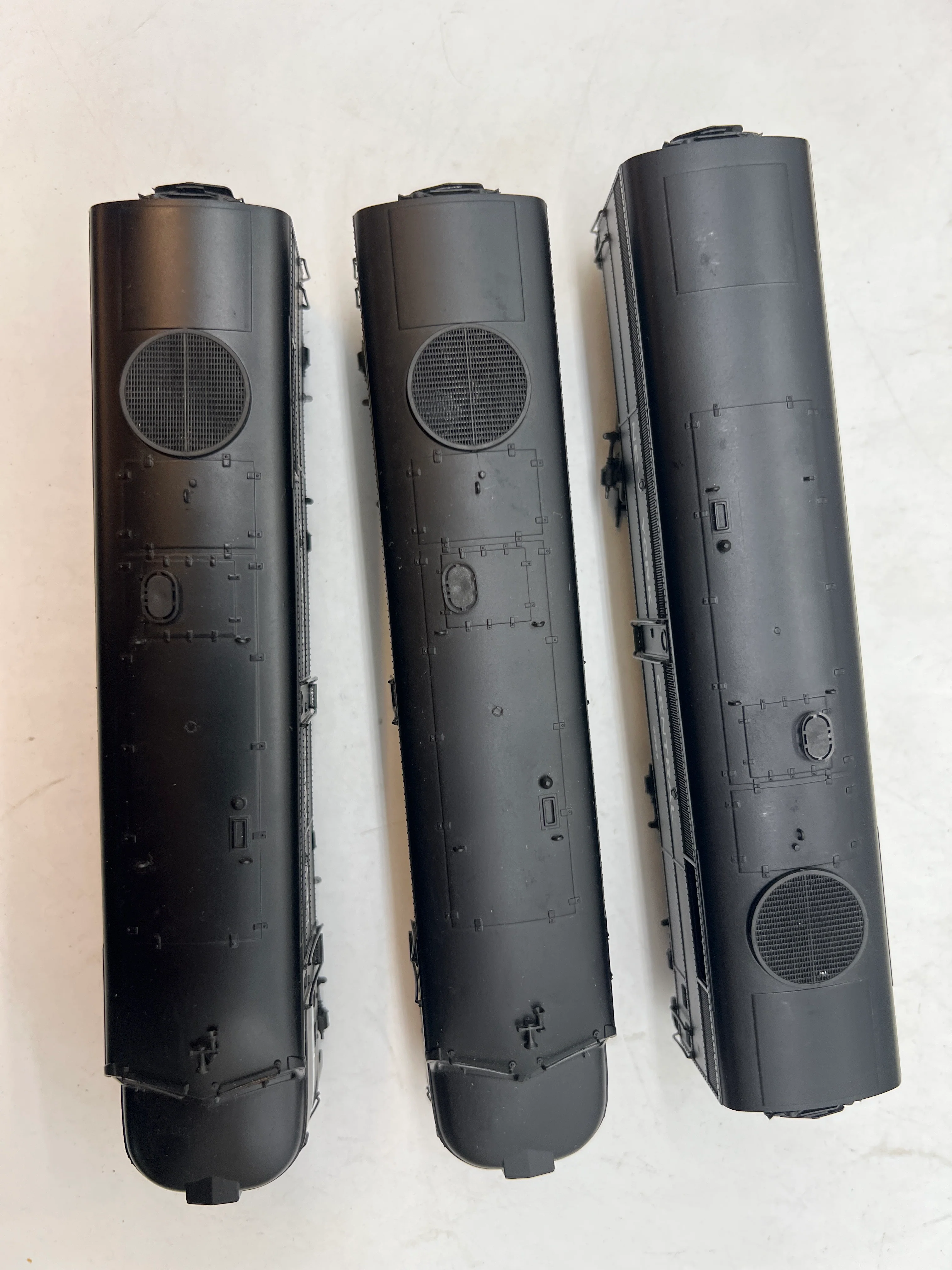 LifeLike LLTNYC3 Set of 3 New York central NYC (2 Pow 1 NonPow) Diesel Locomotives w Fans HO SCALE Like New No Box - Image 2