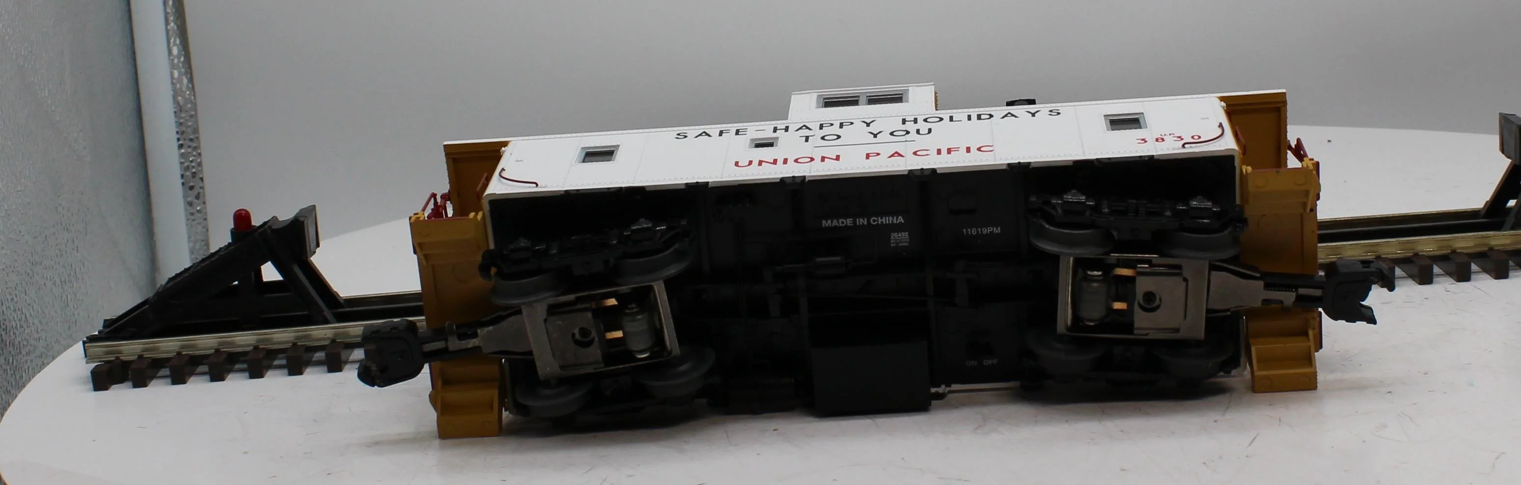 Lionel 1926492 Union Pacific Safety CA-4 Caboose #3830 Like New - Image 9