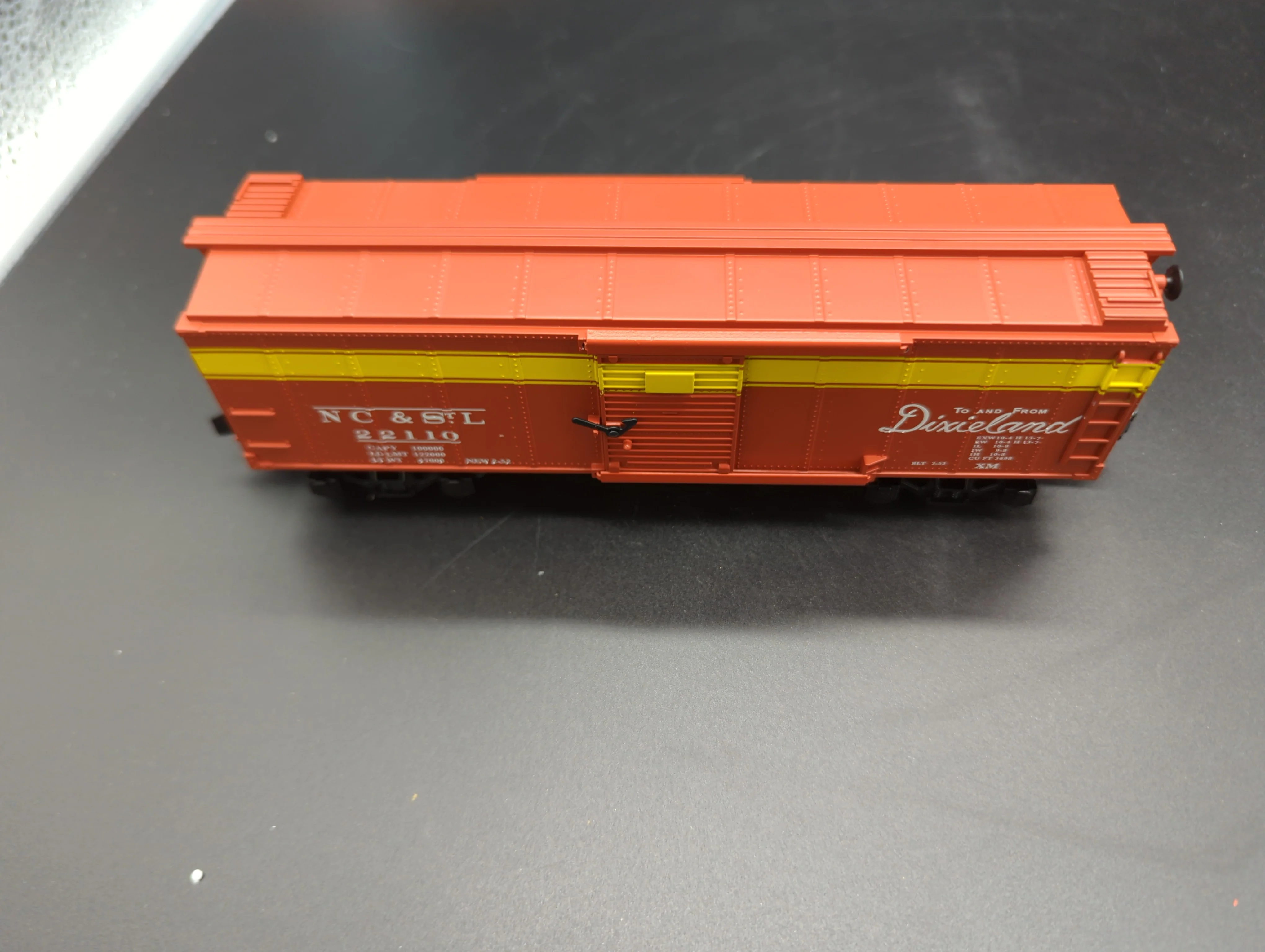 Lionel 2019030 NASHVILLE CHATTANOOGA & ST LOUIS FREIGHTSOUNDS BOXCAR (NC&Stl) 22110 S SCALE Like New - Image 2