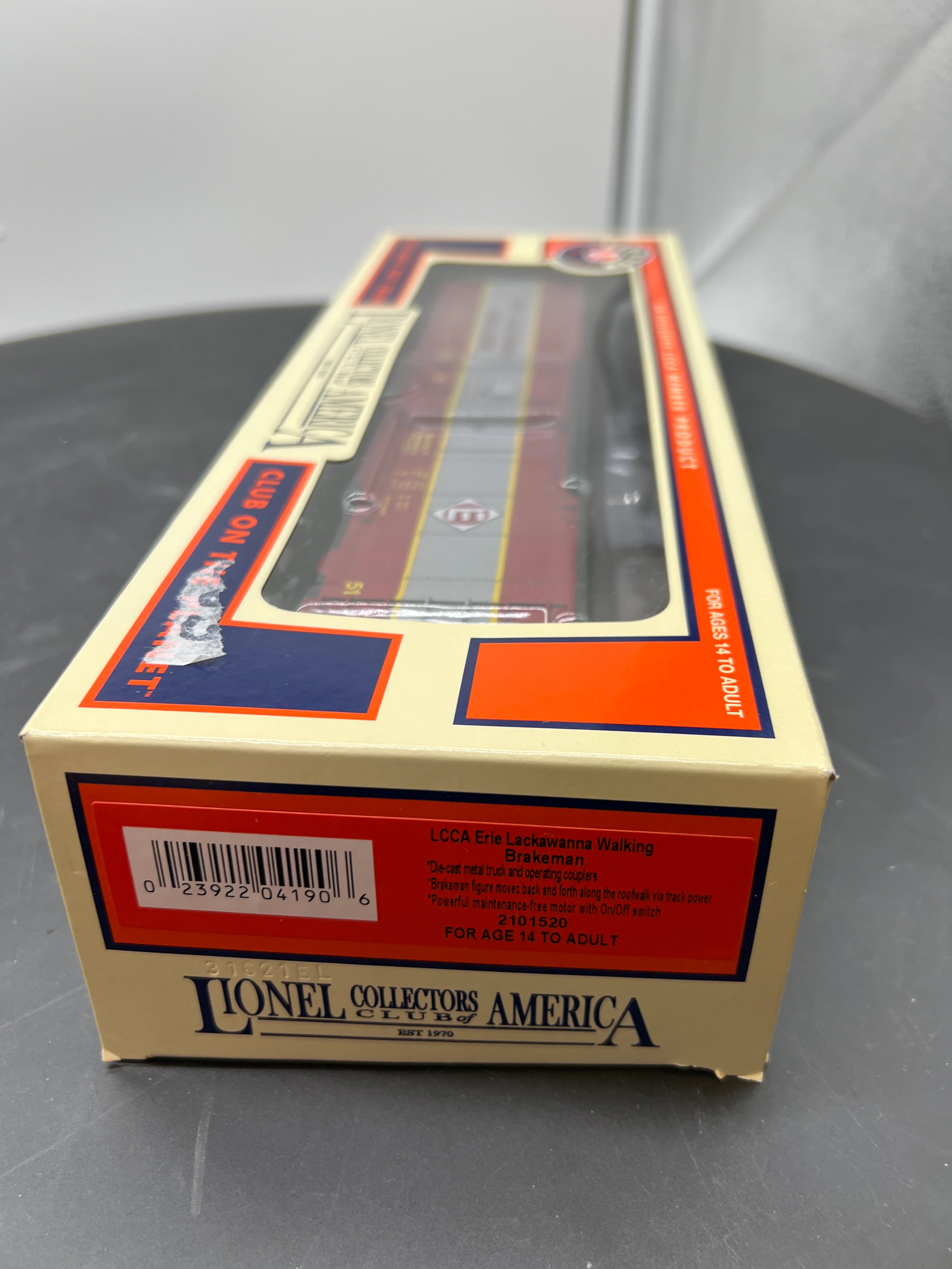 Lionel 2101520 LCCA Erie Lackawanna walking brakeman boxcar O SCALE NEW - Image 3
