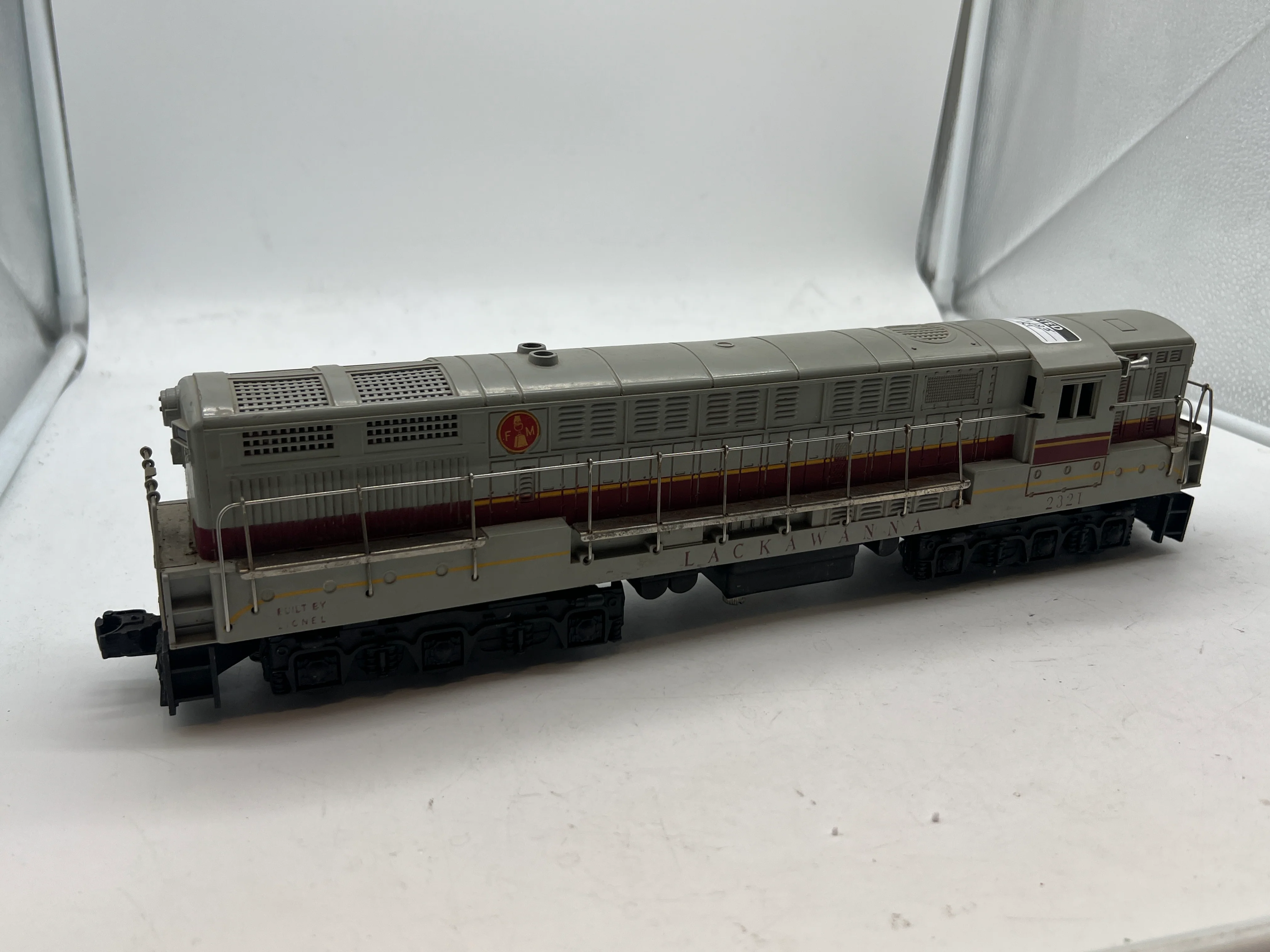 Lionel 2321 LACKAWANNA TRAINMASTER POSTWAR Locomotive gray roof O SCALE Used No Box as is