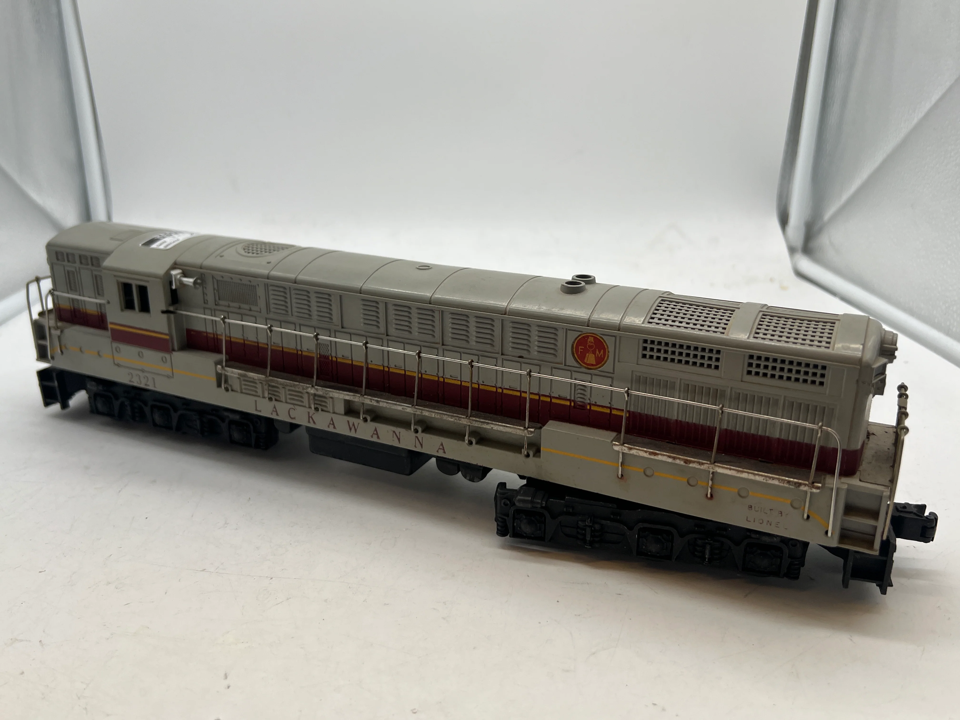 Lionel 2321 LACKAWANNA TRAINMASTER POSTWAR Locomotive gray roof O SCALE Used No Box as is - Image 16