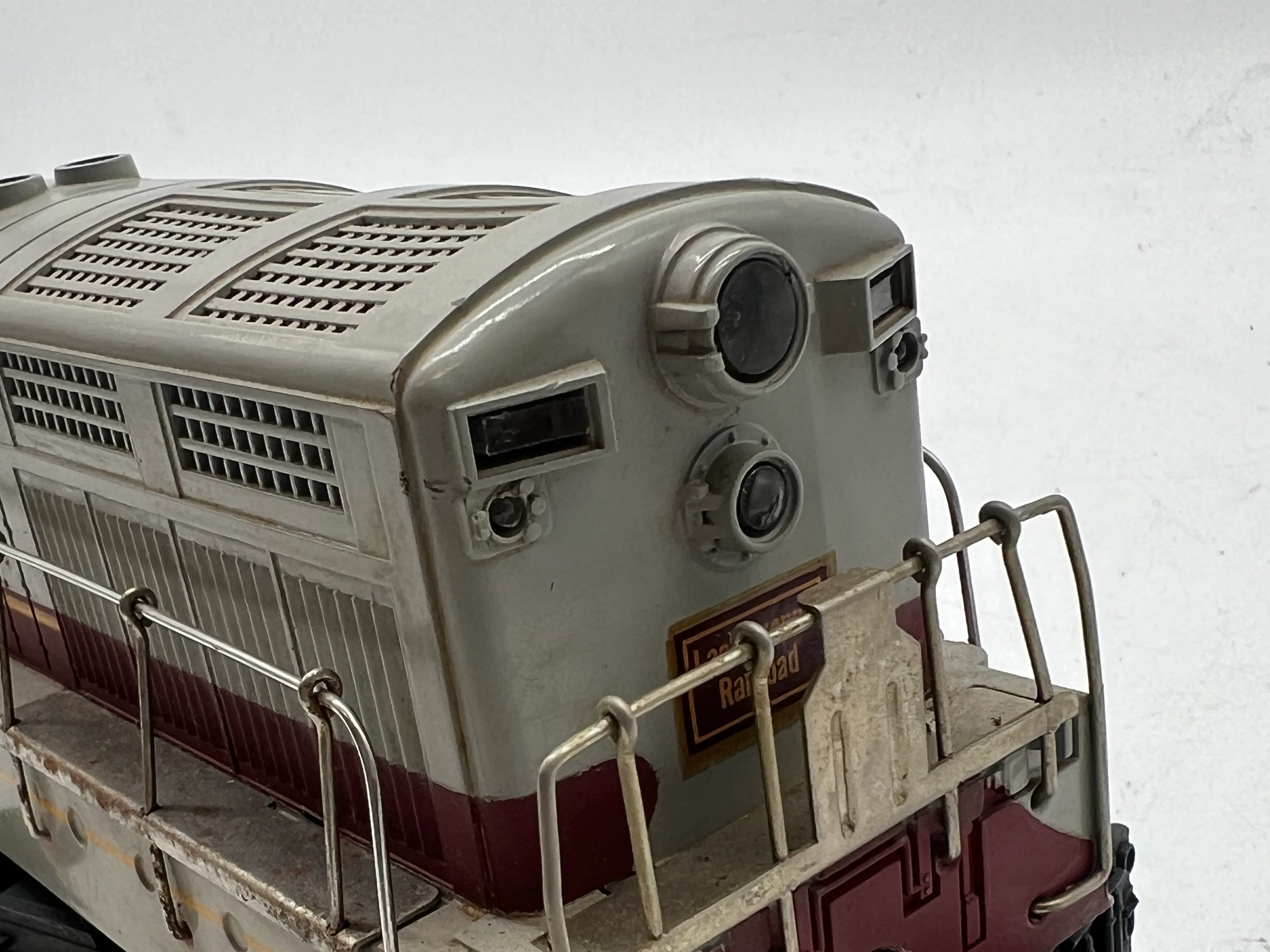 Lionel 2321 LACKAWANNA TRAINMASTER POSTWAR Locomotive gray roof O SCALE Used No Box as is - Image 19