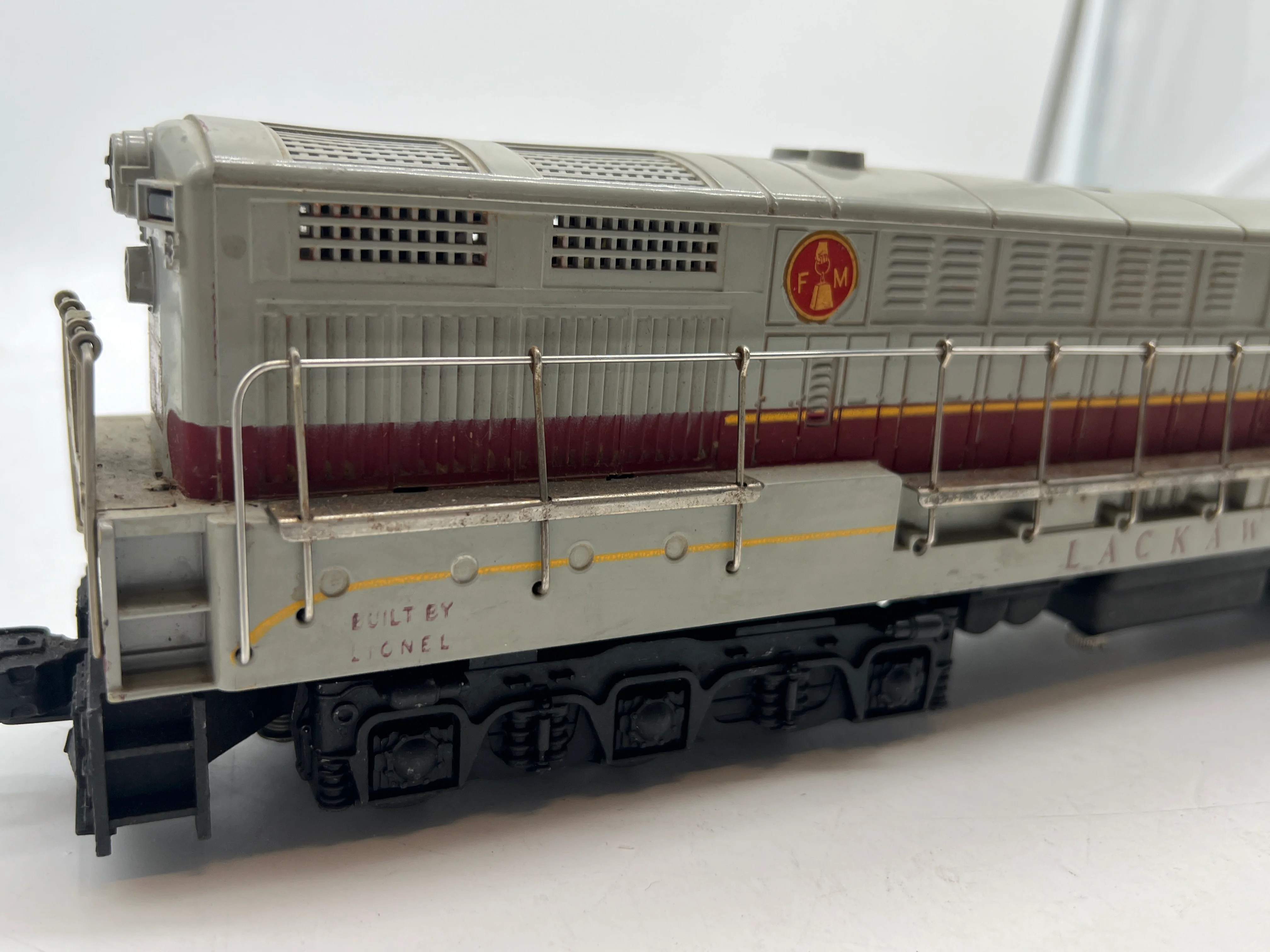 Lionel 2321 LACKAWANNA TRAINMASTER POSTWAR Locomotive gray roof O SCALE Used No Box as is - Image 2