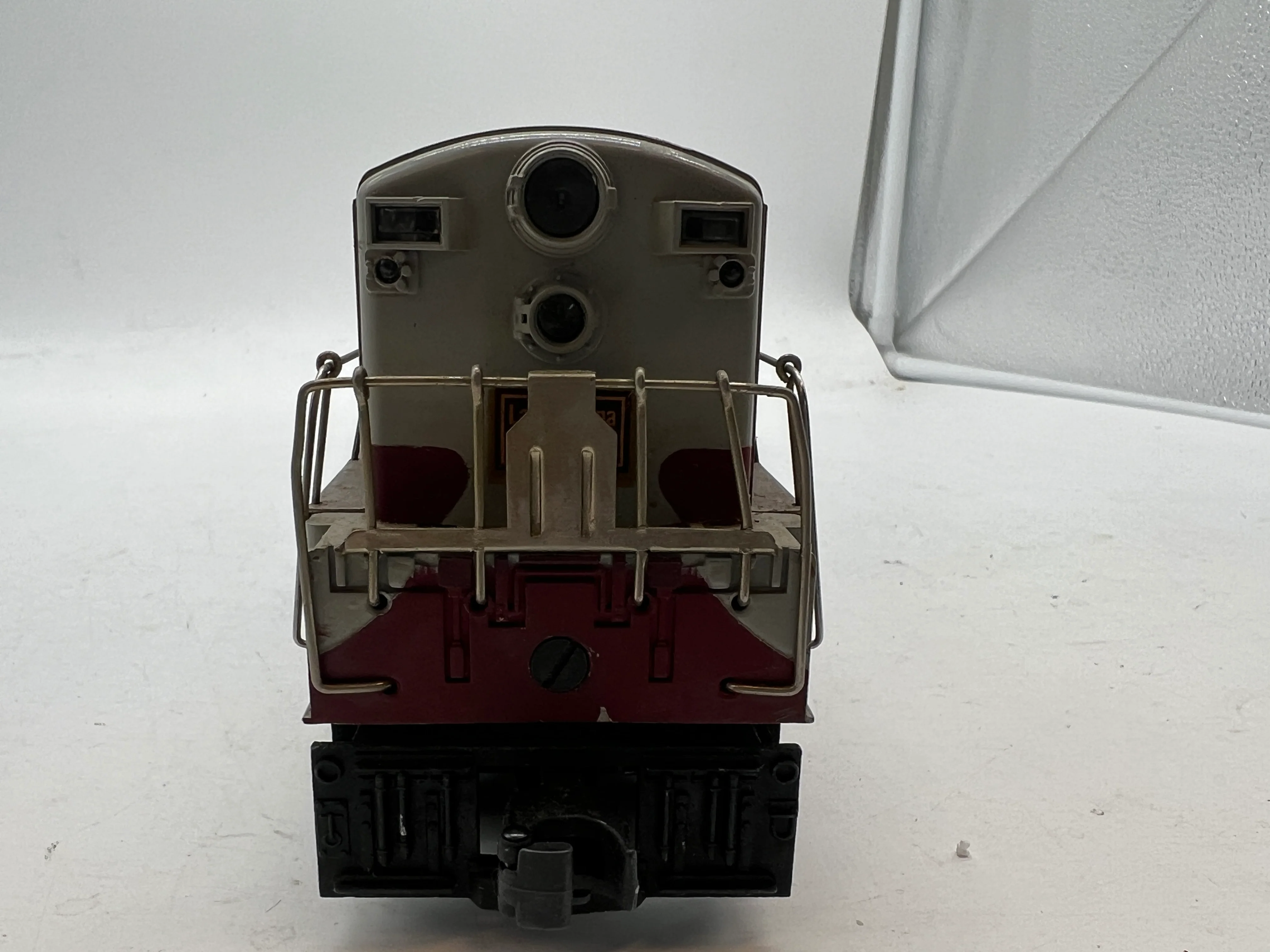Lionel 2321 LACKAWANNA TRAINMASTER POSTWAR Locomotive gray roof O SCALE Used No Box as is - Image 4