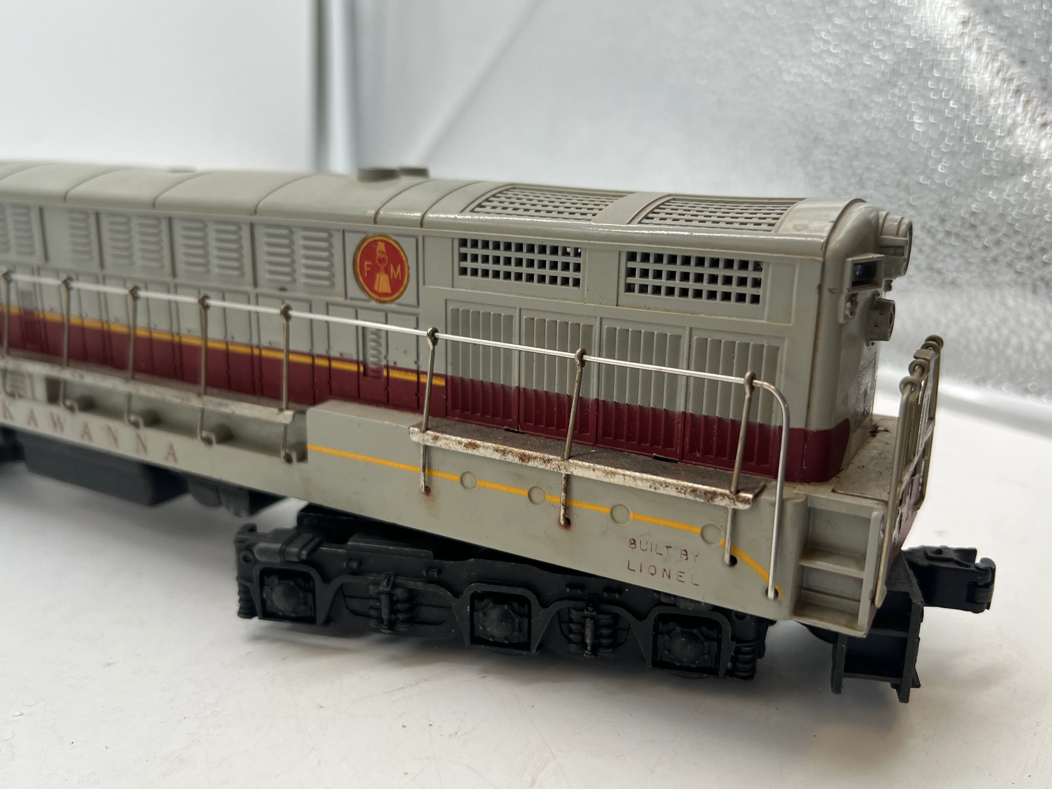 Lionel 2321 LACKAWANNA TRAINMASTER POSTWAR Locomotive gray roof O SCALE Used No Box as is - Image 5