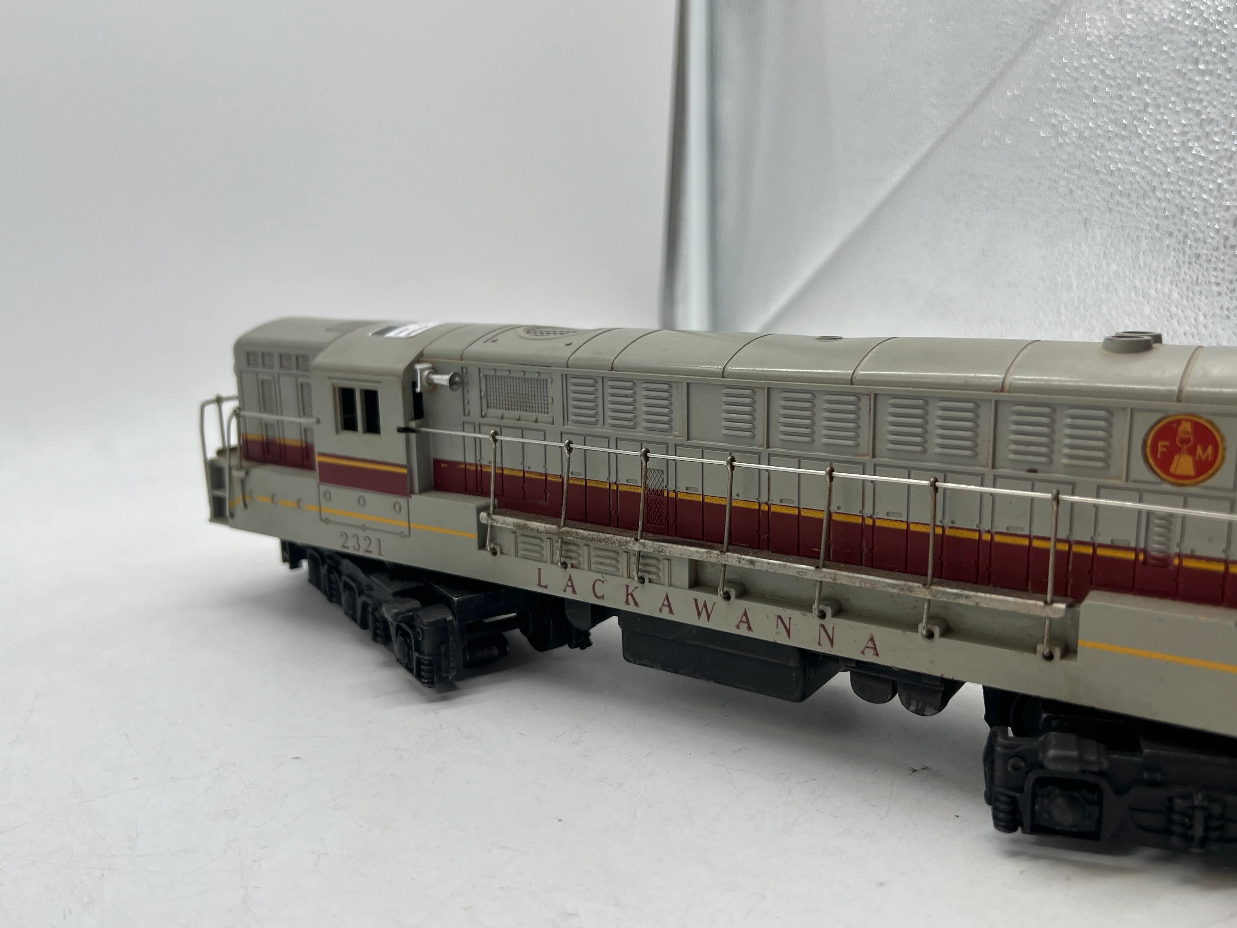Lionel 2321 LACKAWANNA TRAINMASTER POSTWAR Locomotive gray roof O SCALE Used No Box as is - Image 6