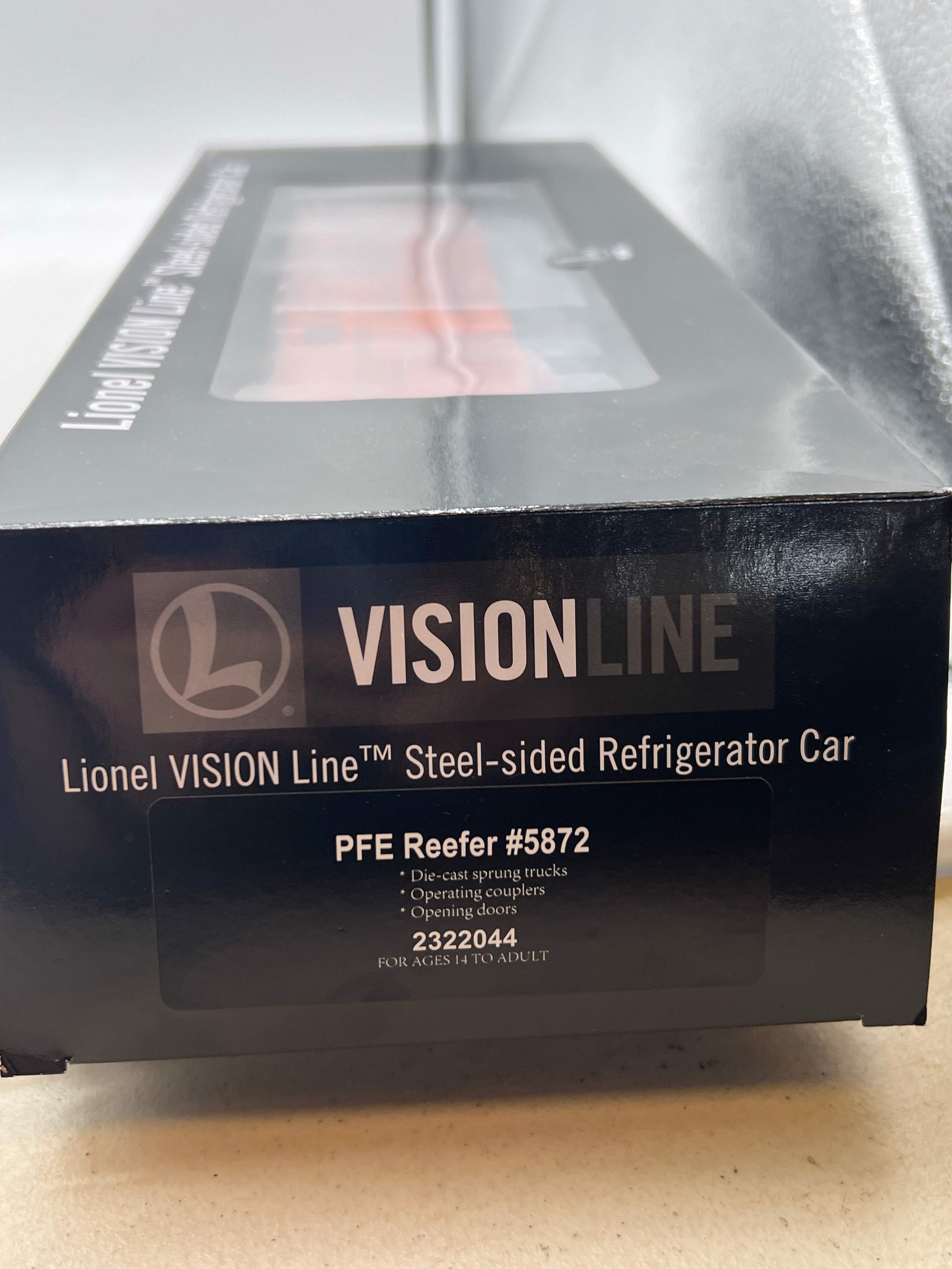 Lionel 2322044 Pacific Fruit Express PFE Vision Line steel sided refrigerator car 5872 O SCALE NEW limited - Image 6