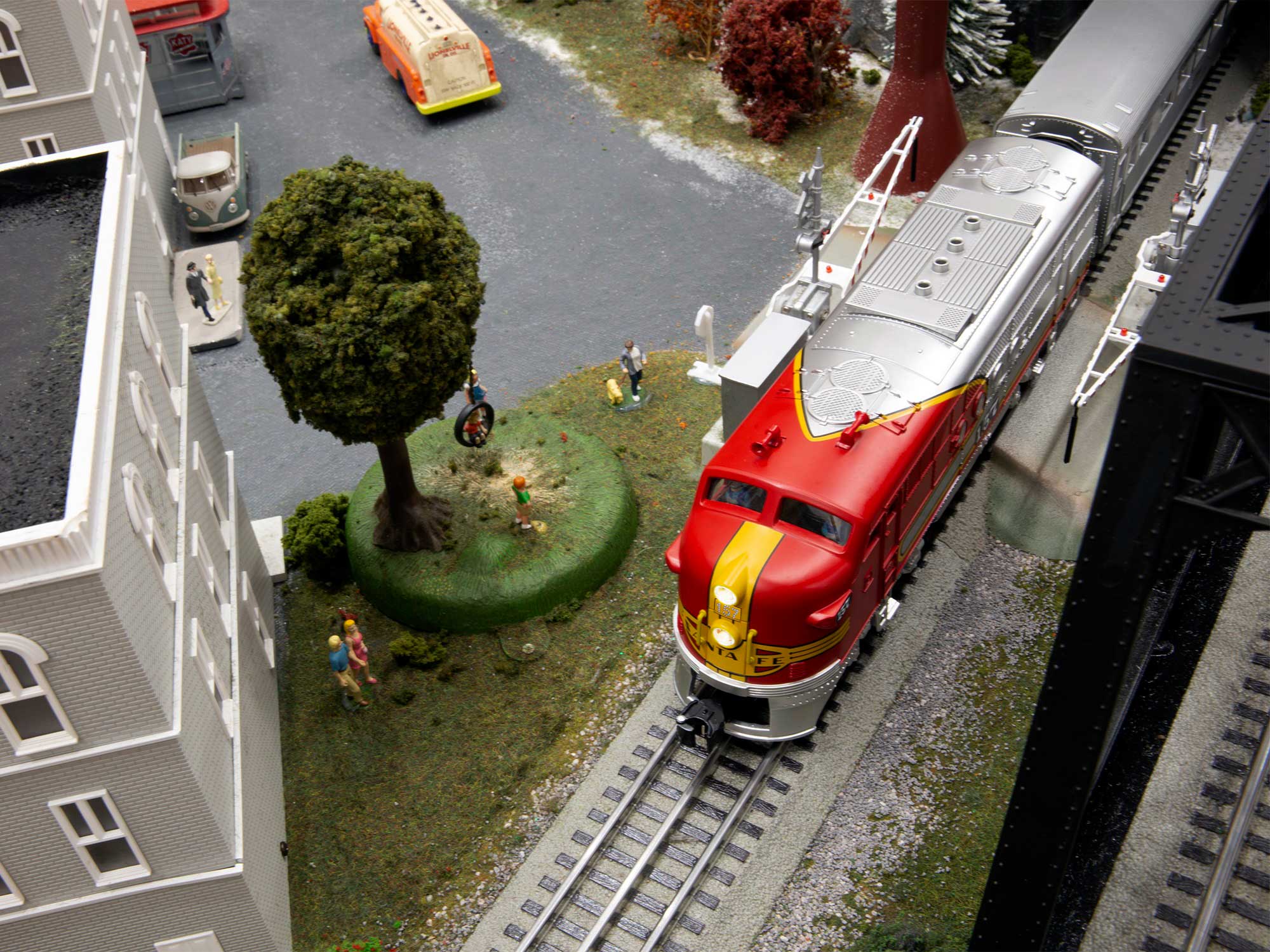 Lionel 2323110 Santa Fe Super Chief LionChief Bluetooth 5.0 Set limited O SCALE NEW - Image 7