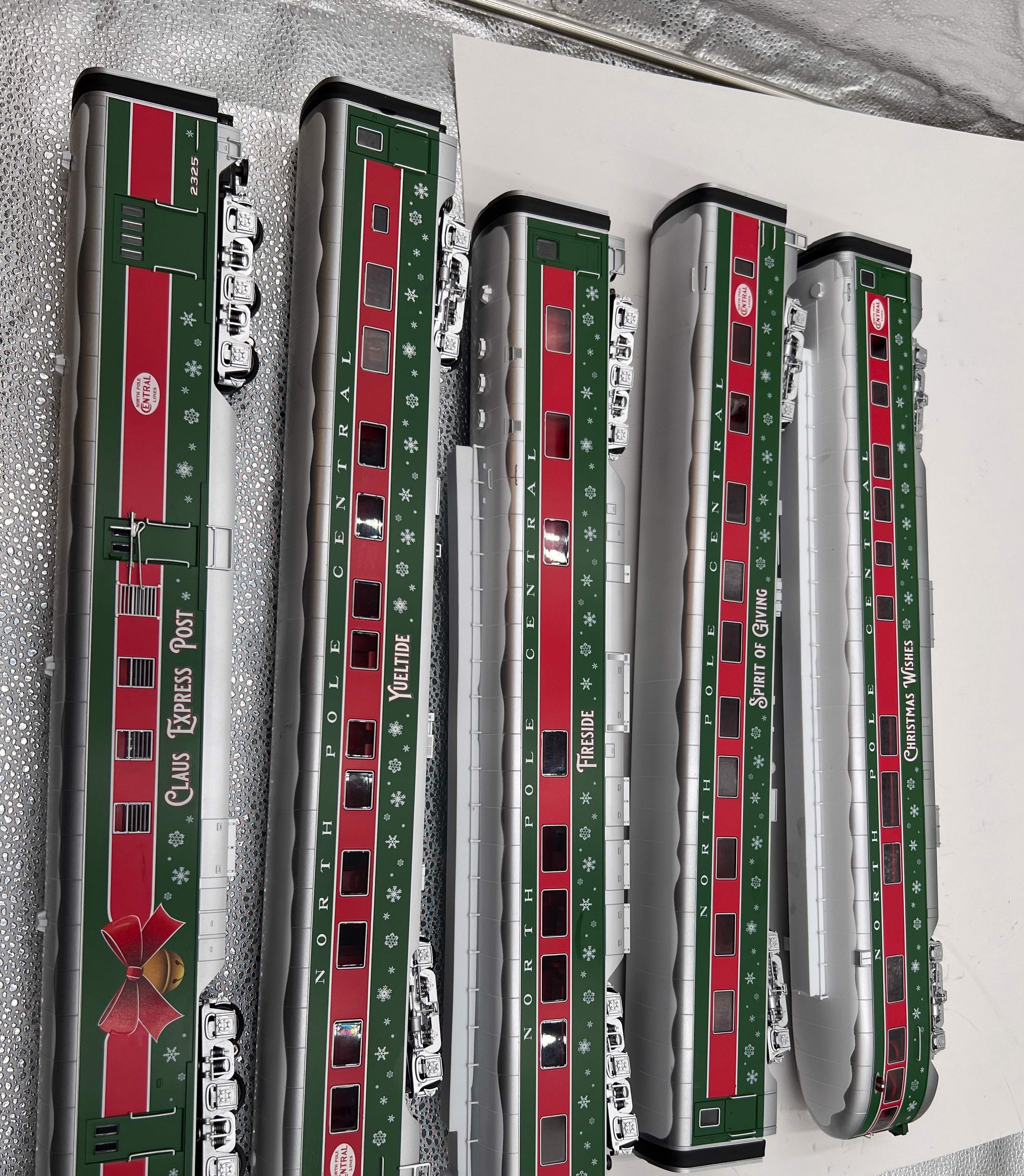 Lionel 2327340, 2327360 North Pole Central  21" Passenger Car 4 Pack plus Station Sounds Diner (Set of 5 Cars) O Scale Like New No Box - Image 4