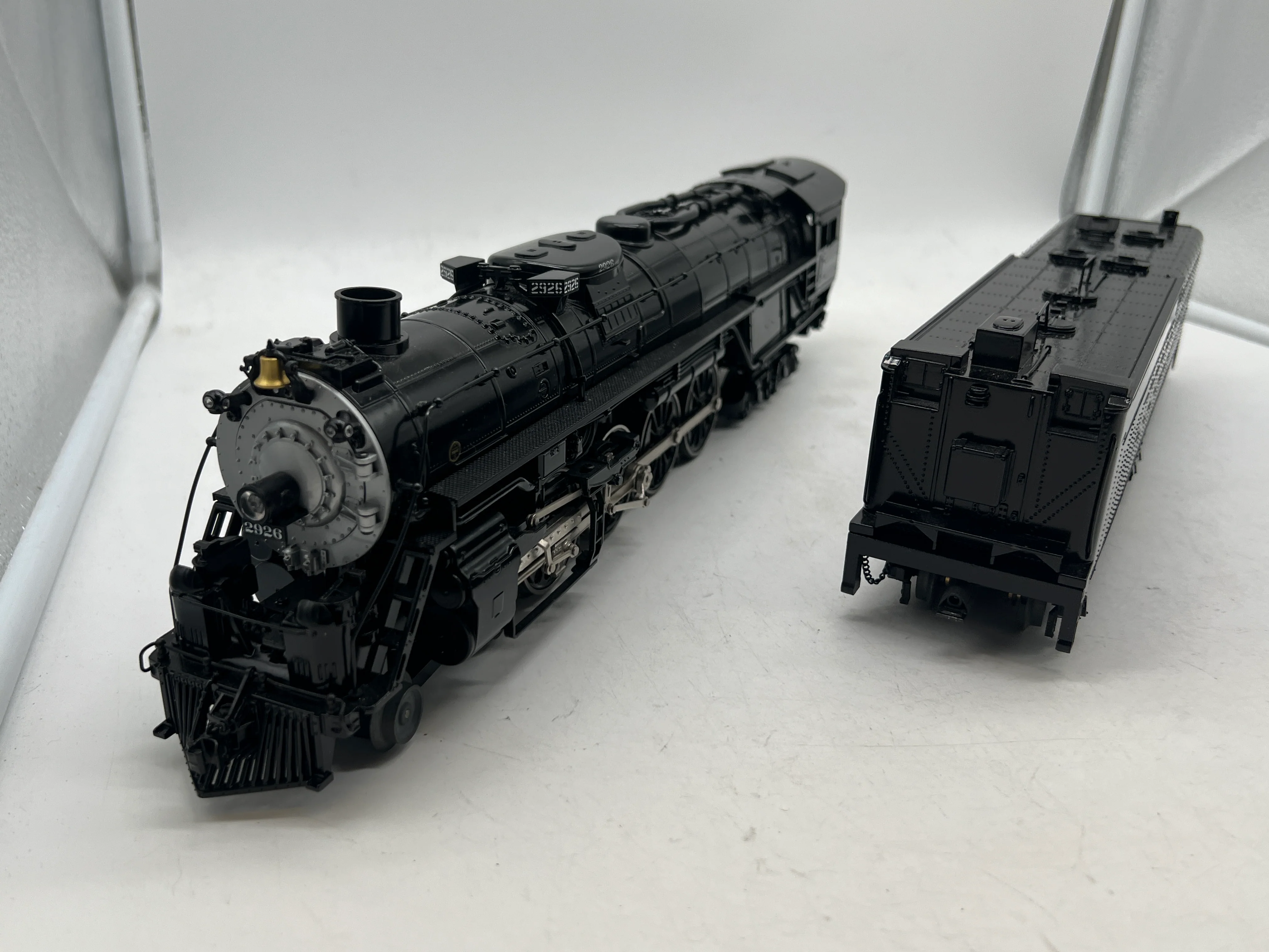 Lionel 2331480 SANTA FE LEGACY 4-8-4 steam locomotive #2926 - RESTORATION O SCALE Like New - Image 3